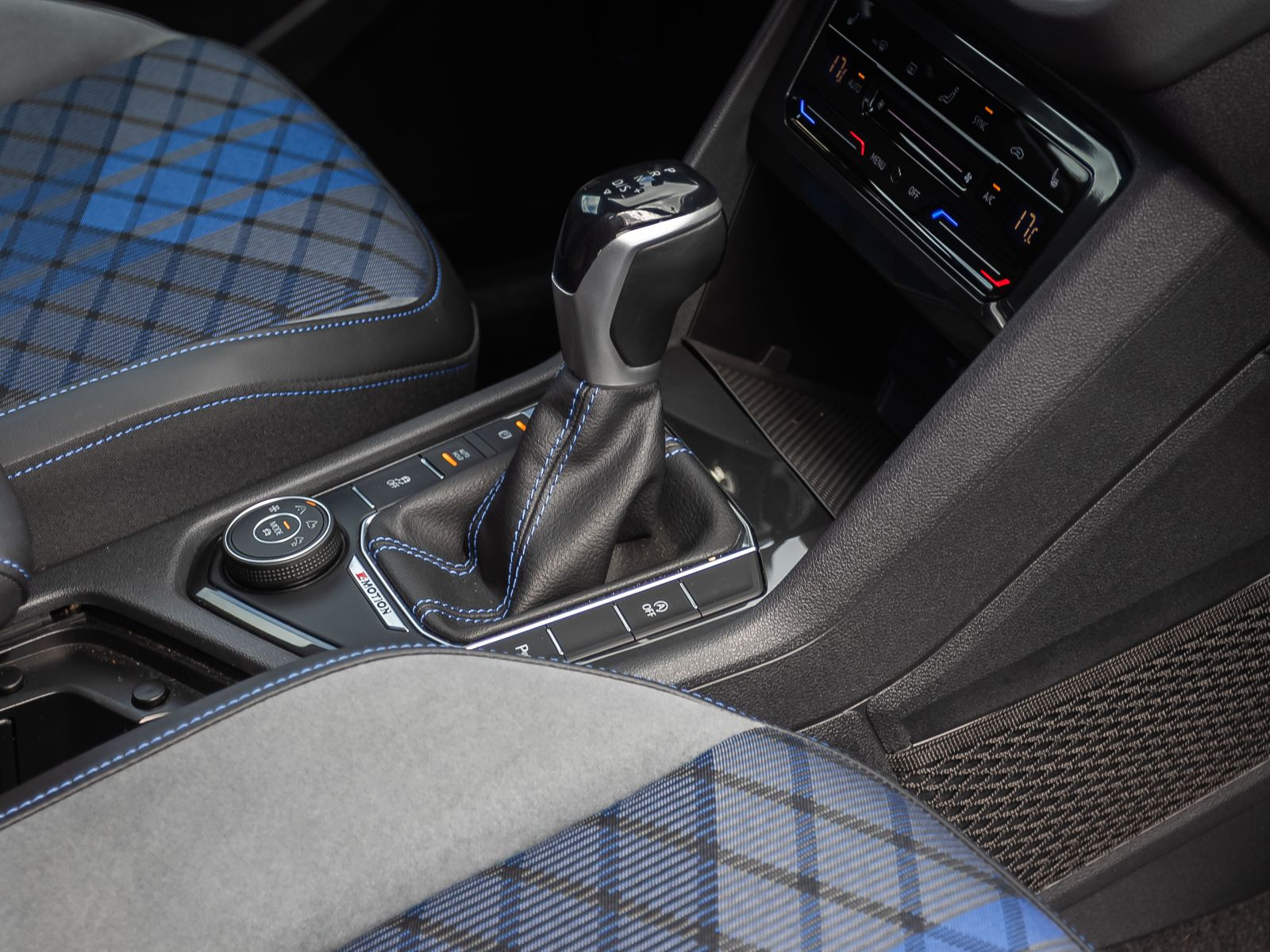 Volkswagen Tiguan R Black Style 2.0 TSI DSG, Panoramadach, LED-Matrix, Rückfahrkamera