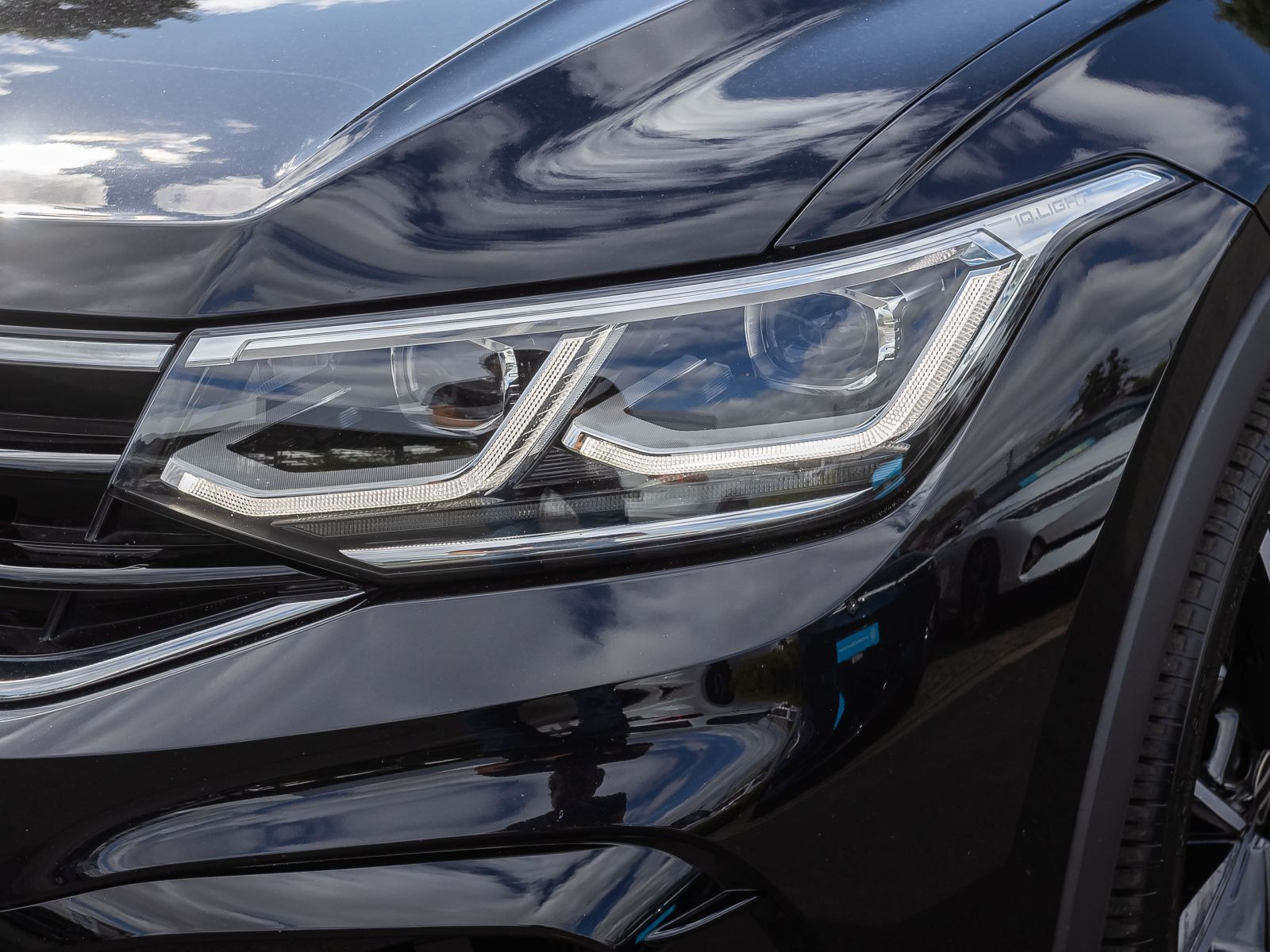 Volkswagen Tiguan R Black Style 2.0 TSI DSG, Panoramadach, LED-Matrix, Rückfahrkamera