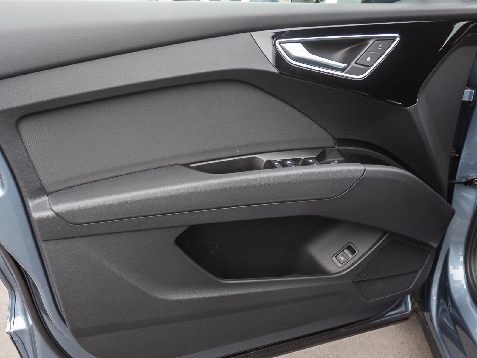 Audi Q4 e-tron advanced 40 Navi LED EPH Standklima AHK