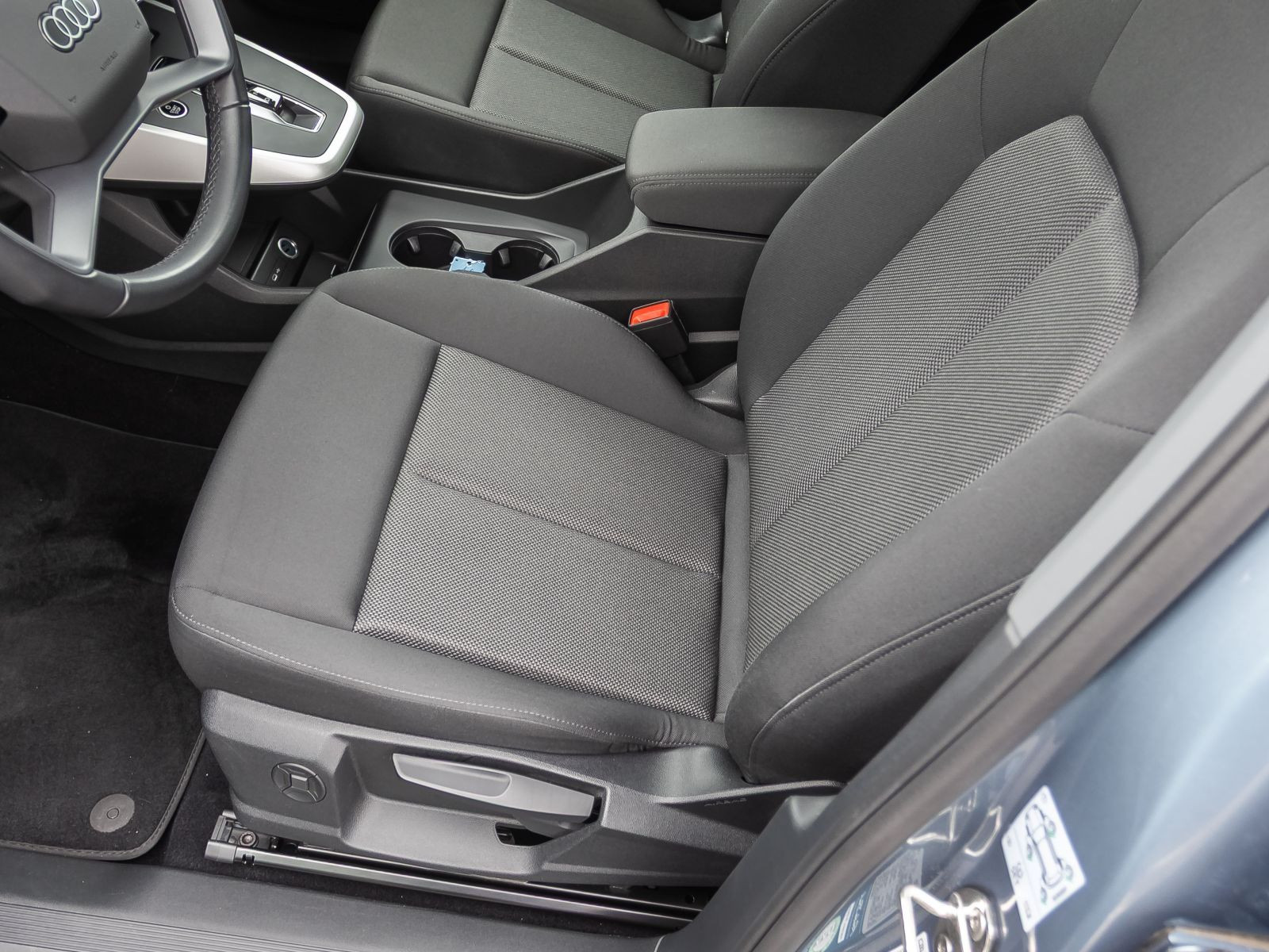 Audi Q4 e-tron advanced 40 Navi LED EPH Standklima AHK