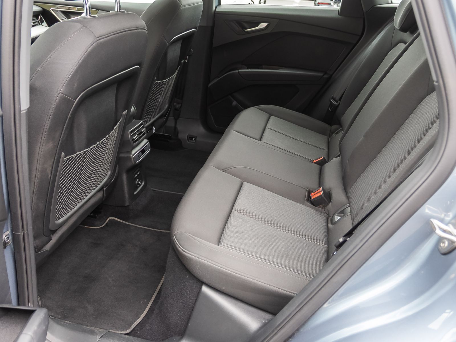 Audi Q4 e-tron advanced 40 Navi LED EPH Standklima AHK