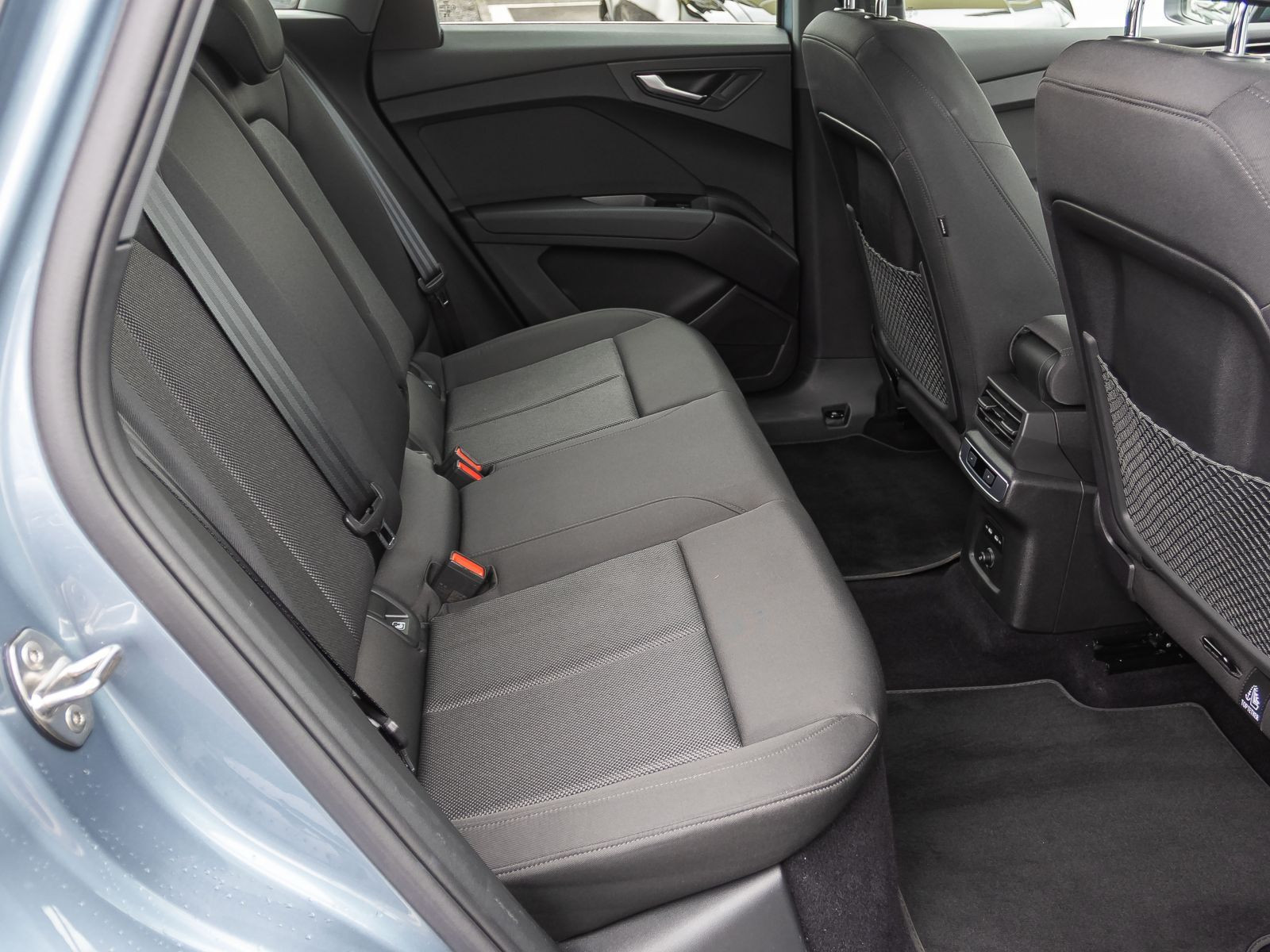 Audi Q4 e-tron advanced 40 Navi LED EPH Standklima AHK