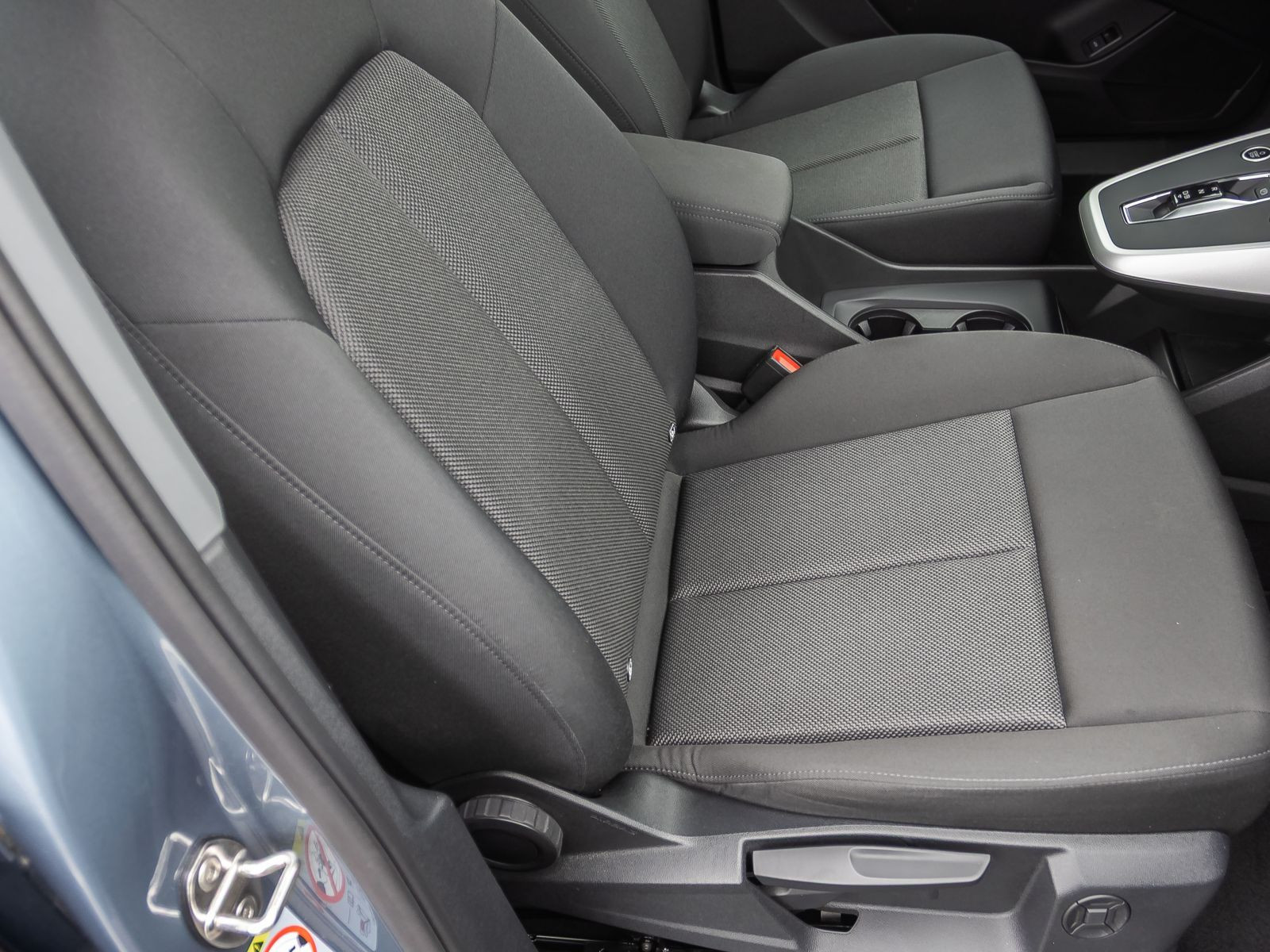 Audi Q4 e-tron advanced 40 Navi LED EPH Standklima AHK