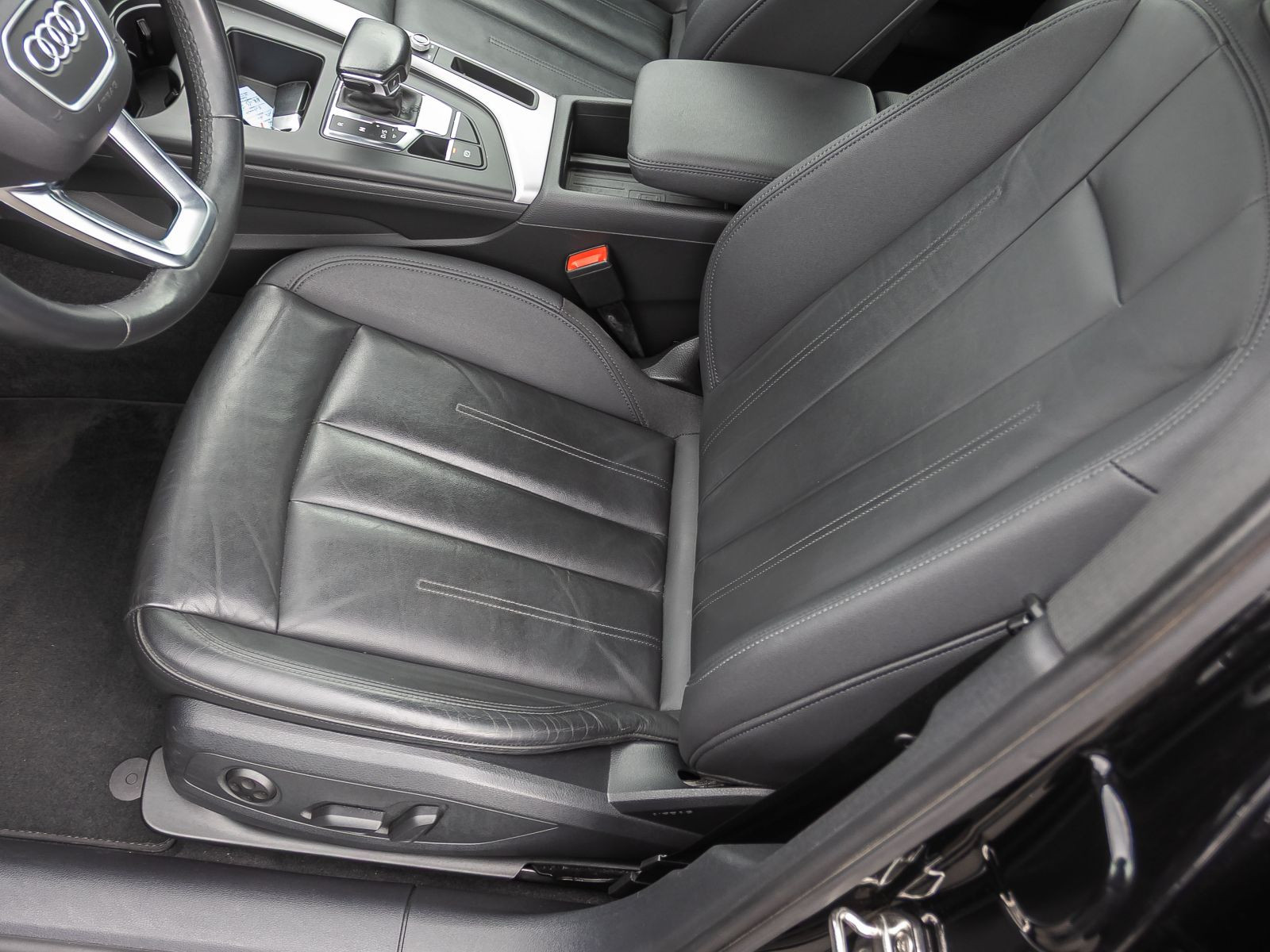 Audi A4 Avant Advanced 35TFSI Stronic Navi LED ACC AHK