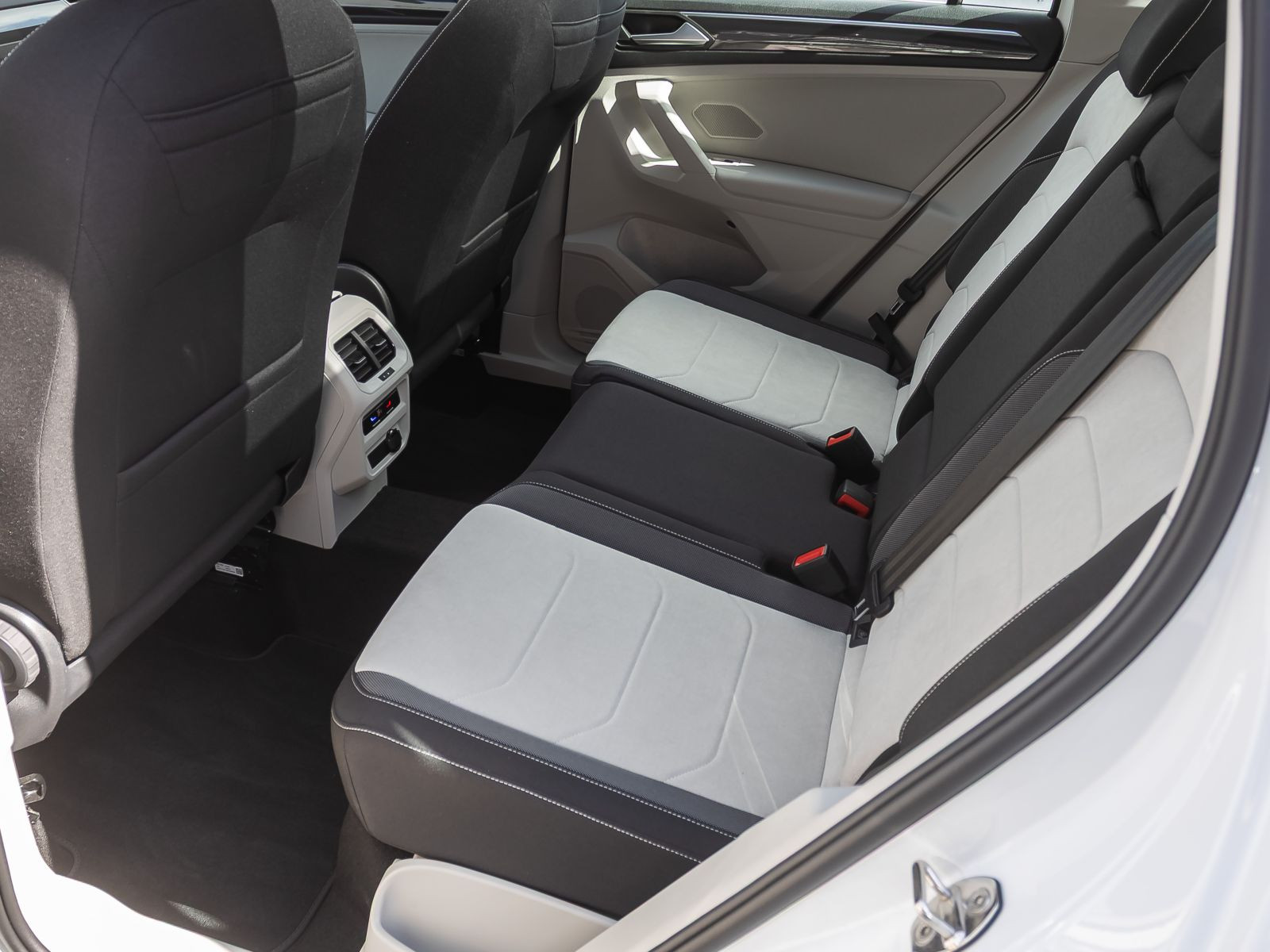 Volkswagen Tiguan 1.5 TSI DSG Elegance, Panoramadach, LED-Matrix, Navi, Rückfahrkamera