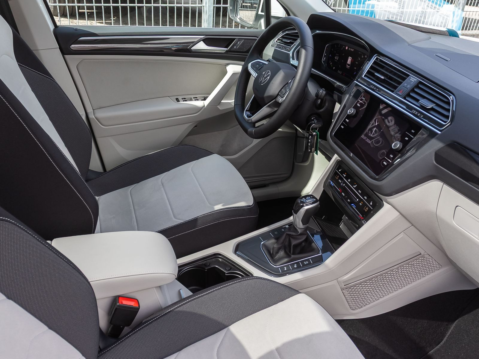 Volkswagen Tiguan 1.5 TSI DSG Elegance, Panoramadach, LED-Matrix, Navi, Rückfahrkamera