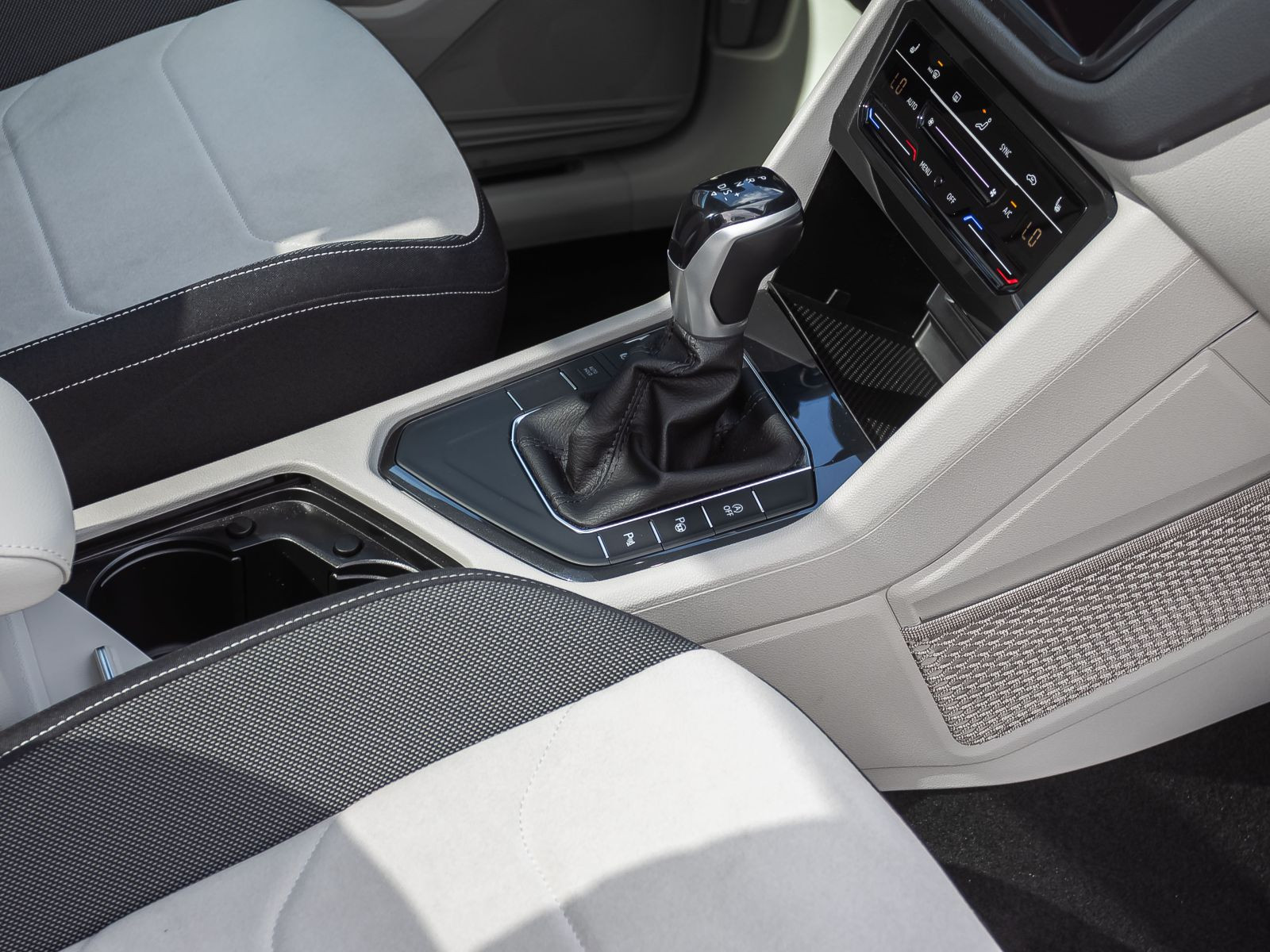 Volkswagen Tiguan 1.5 TSI DSG Elegance, Panoramadach, LED-Matrix, Navi, Rückfahrkamera