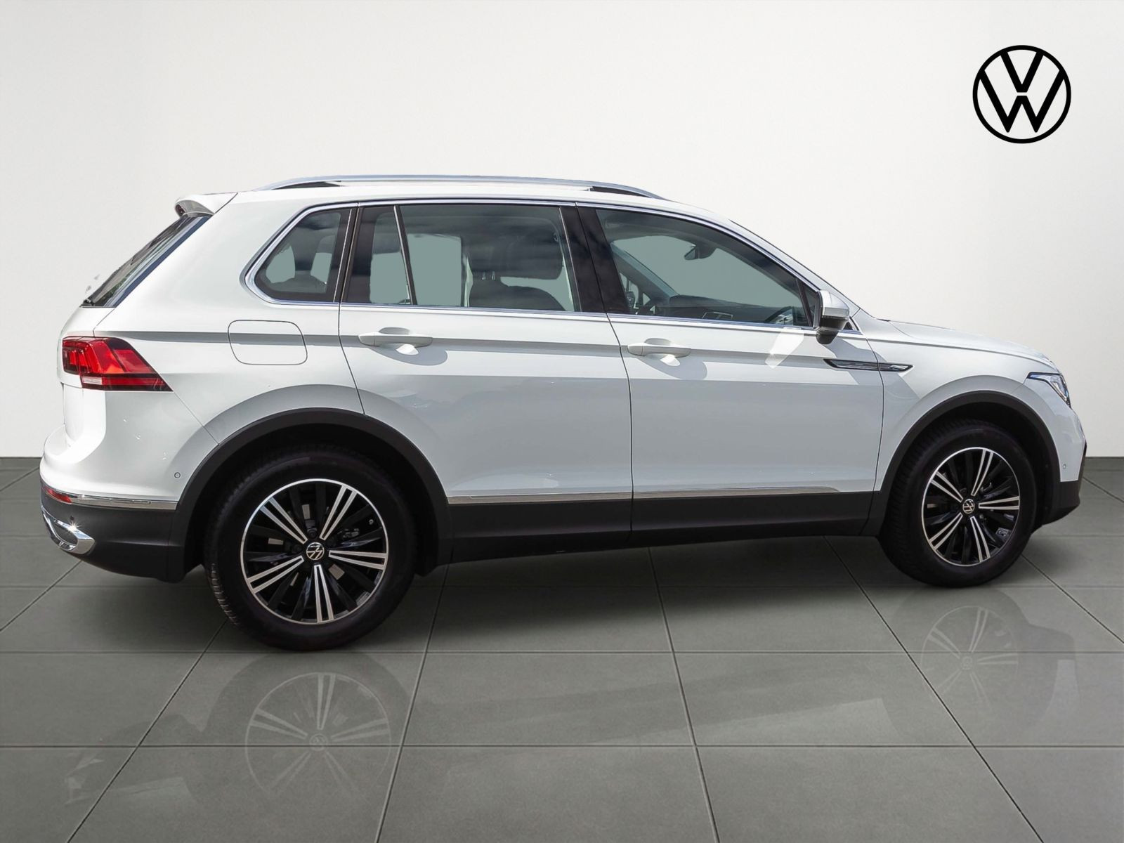 Volkswagen Tiguan 1.5 TSI DSG Elegance, Panoramadach, LED-Matrix, Navi, Rückfahrkamera