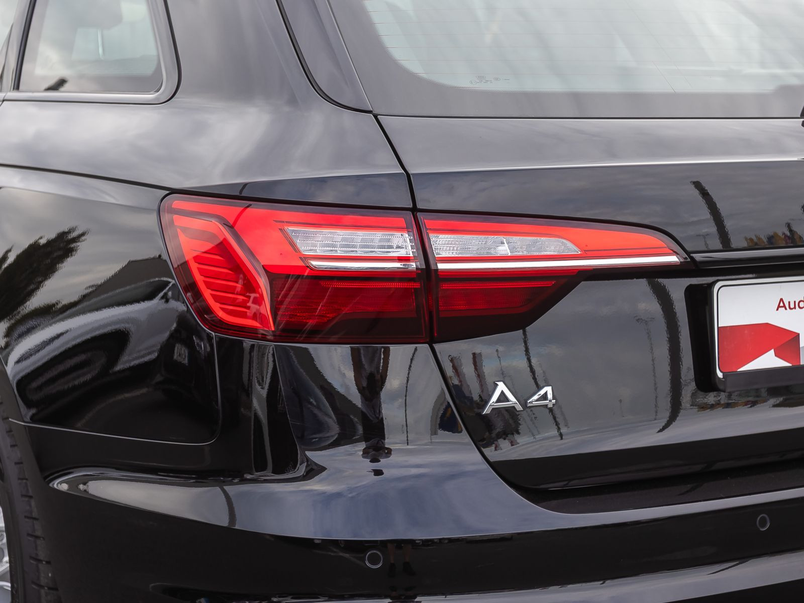 Audi A4 Avant Advanced 35TFSI Stronic Navi LED ACC AHK