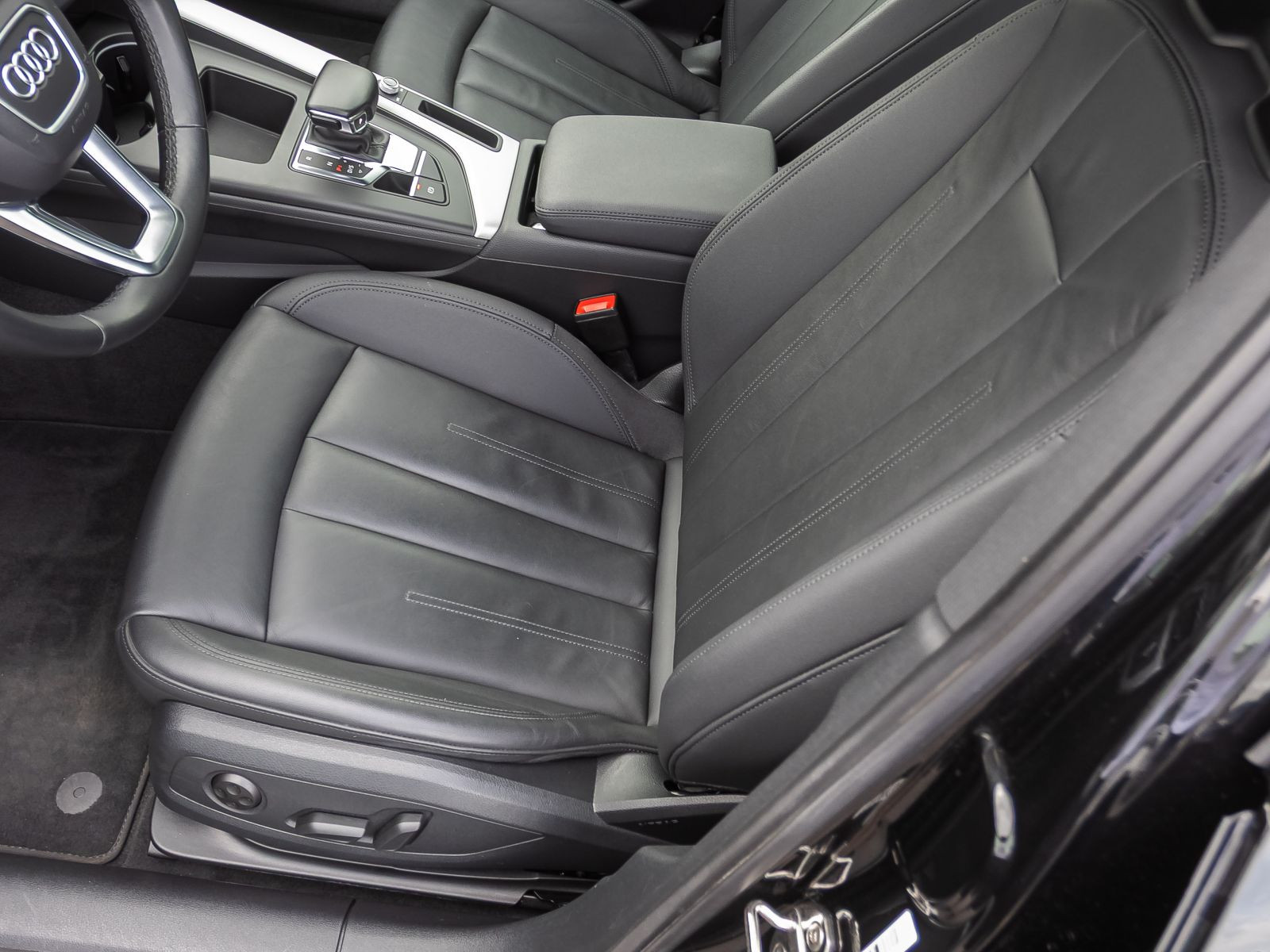 Audi A4 Avant Advanced 35TFSI Stronic Navi LED ACC AHK