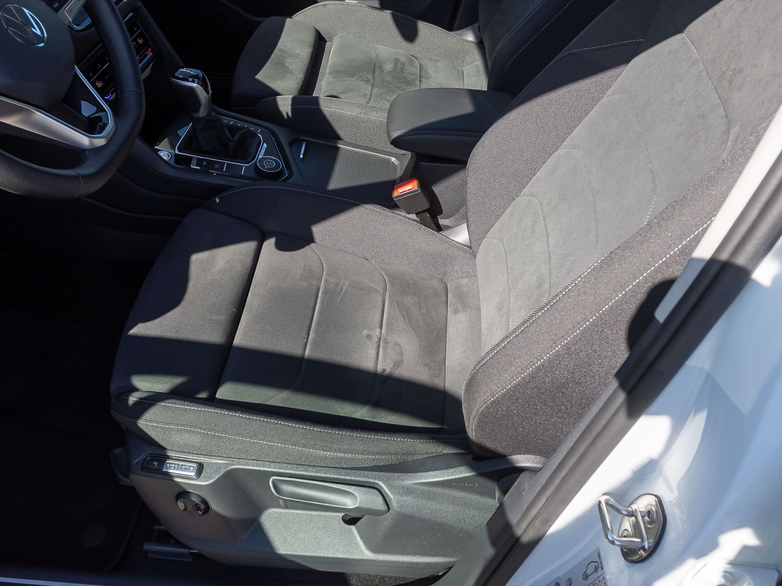 Volkswagen Tiguan 2.0 TDI Elegance 4M DSG Matrix Standhzg