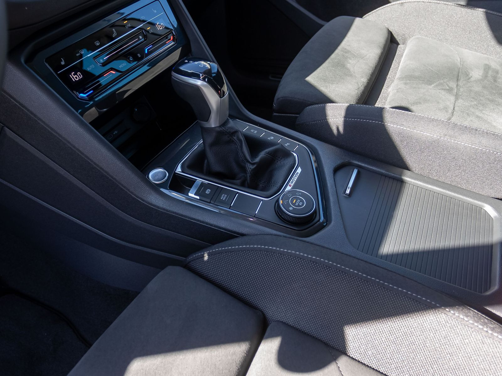 Volkswagen Tiguan 2.0 TDI Elegance 4M DSG Matrix Standhzg