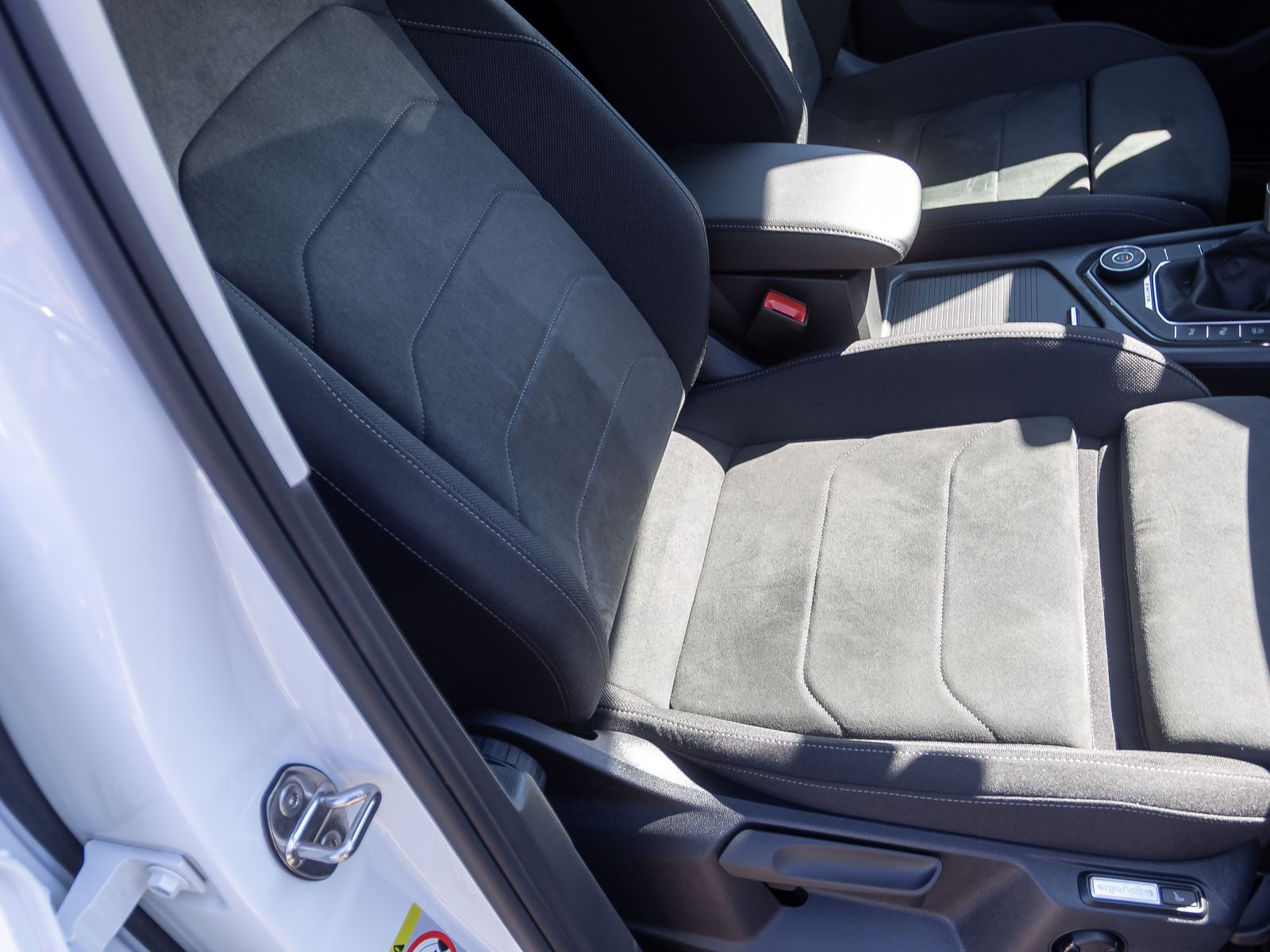 Volkswagen Tiguan 2.0 TDI Elegance 4M DSG Matrix Standhzg