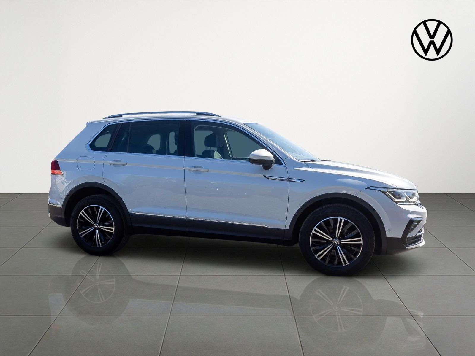 Volkswagen Tiguan 2.0 TDI Elegance 4M DSG Matrix Standhzg