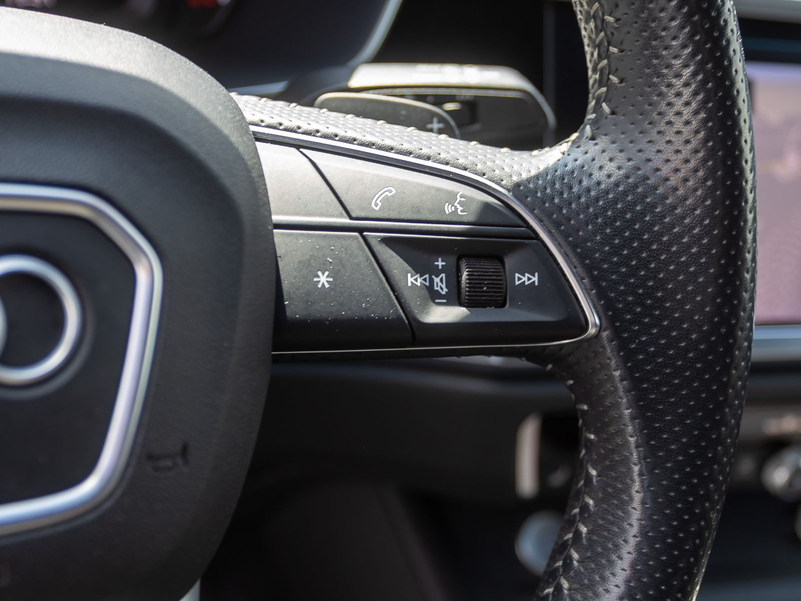 Audi Q3 S line 45TFSI qu Stronic Navi Matrix Panorama