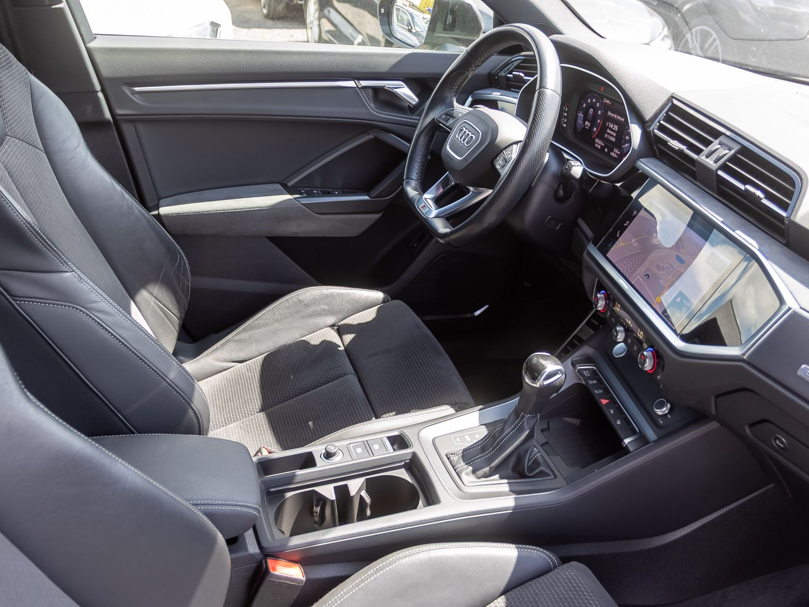 Audi Q3 S line 45TFSI qu Stronic Navi Matrix Panorama