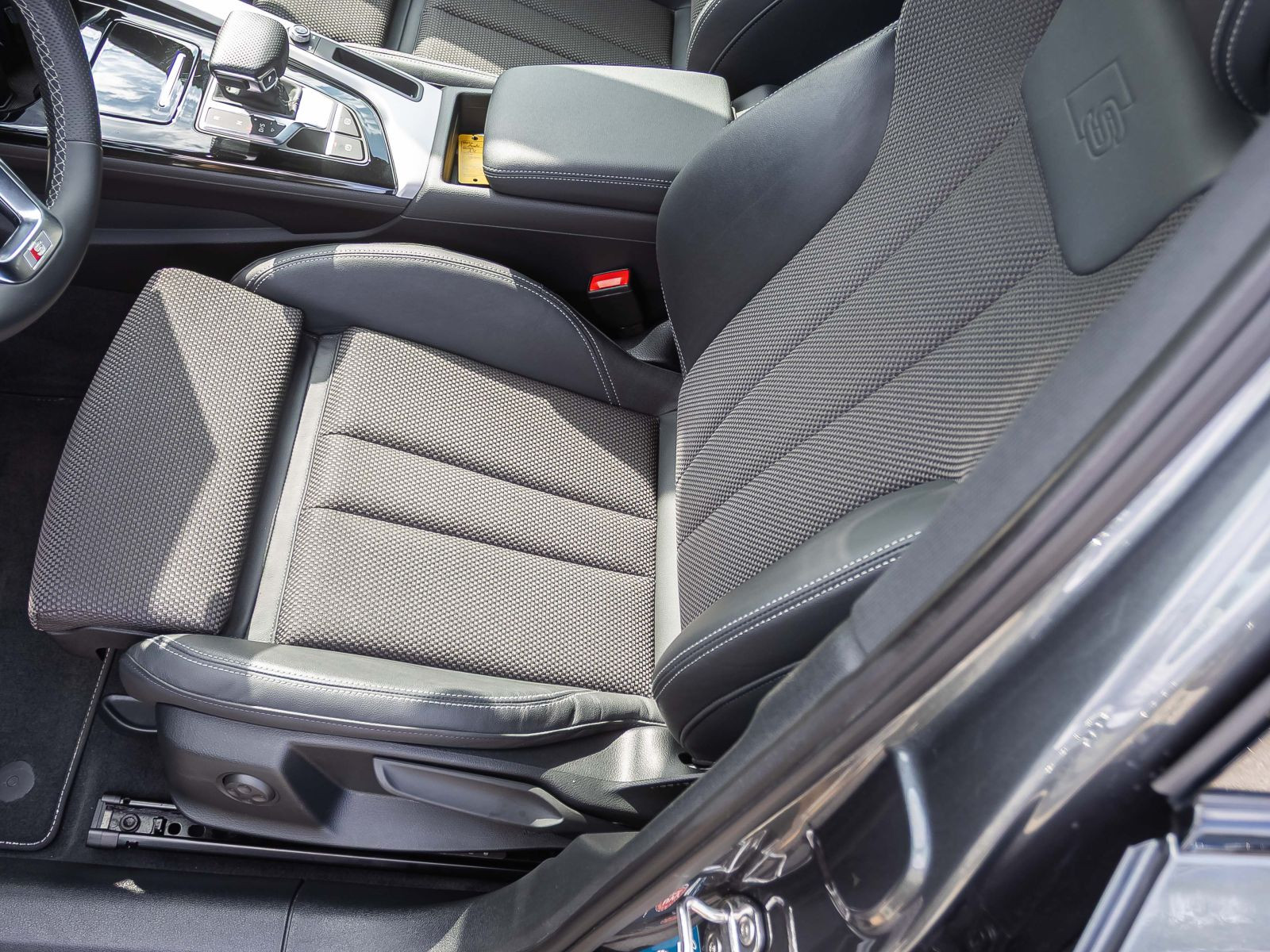 Audi A4 Avant S line 40TFSI qu Stronic Navi Matrix ACC