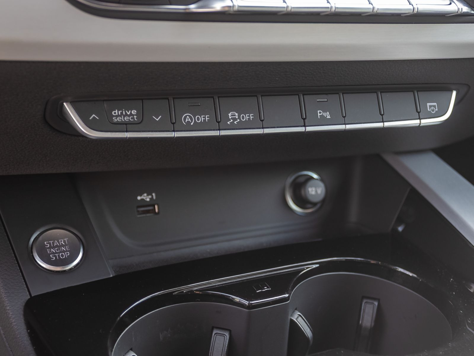 Audi A4 Avant S line 40TFSI qu Stronic Navi Matrix ACC