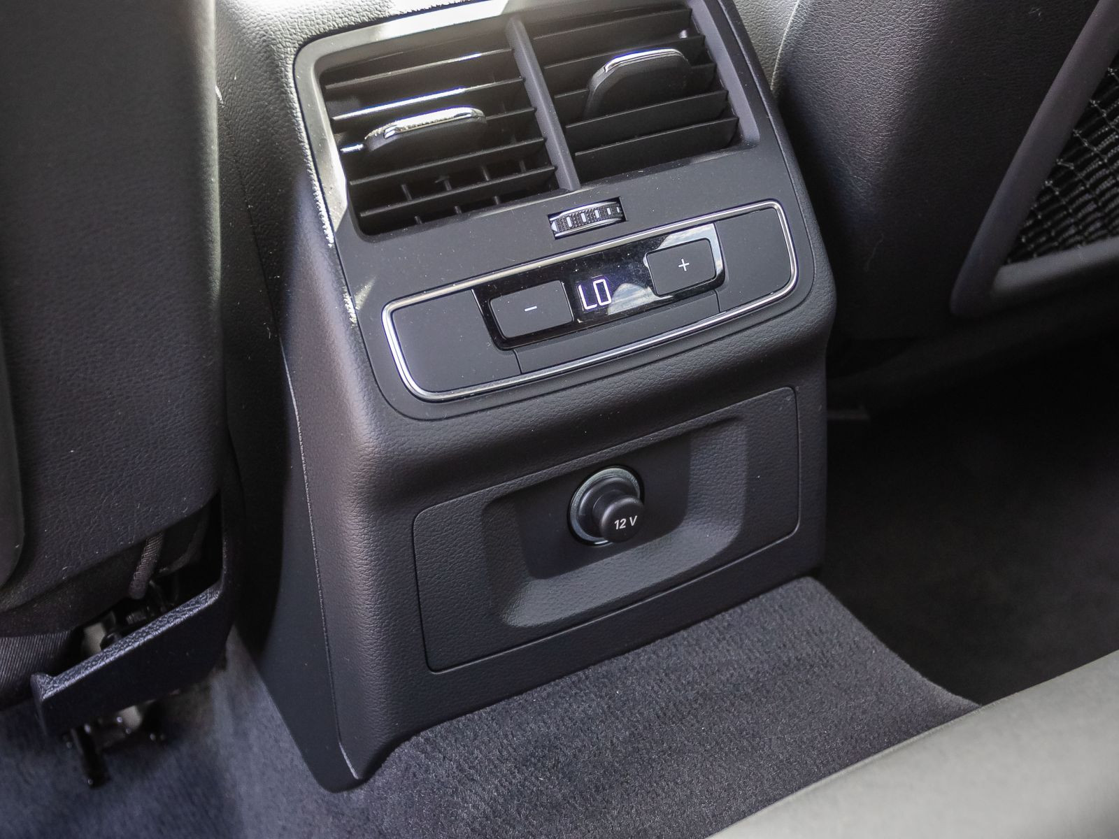 Audi A4 Avant S line 40TFSI qu Stronic Navi Matrix ACC