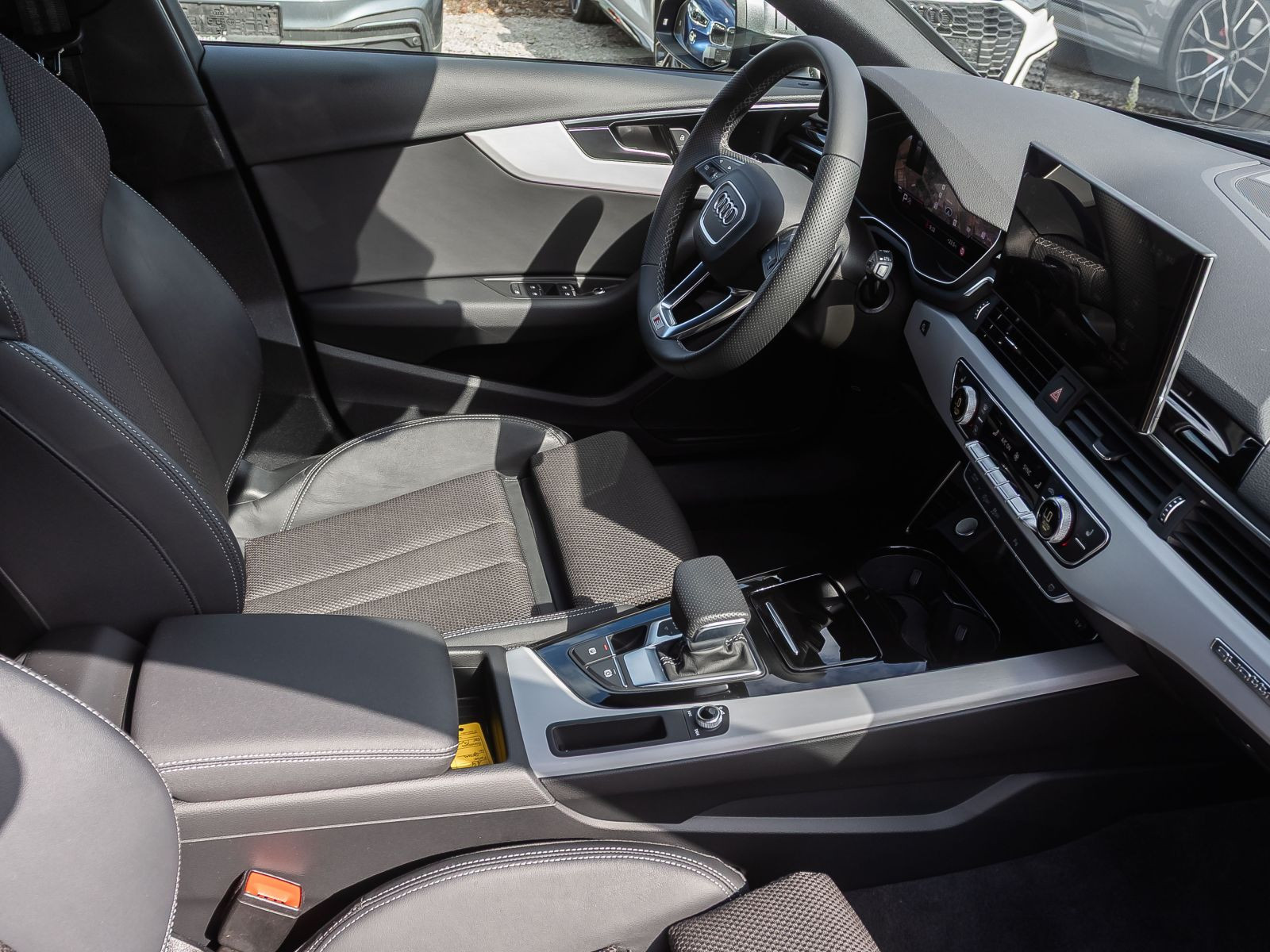 Audi A4 Avant S line 40TFSI qu Stronic Navi Matrix ACC