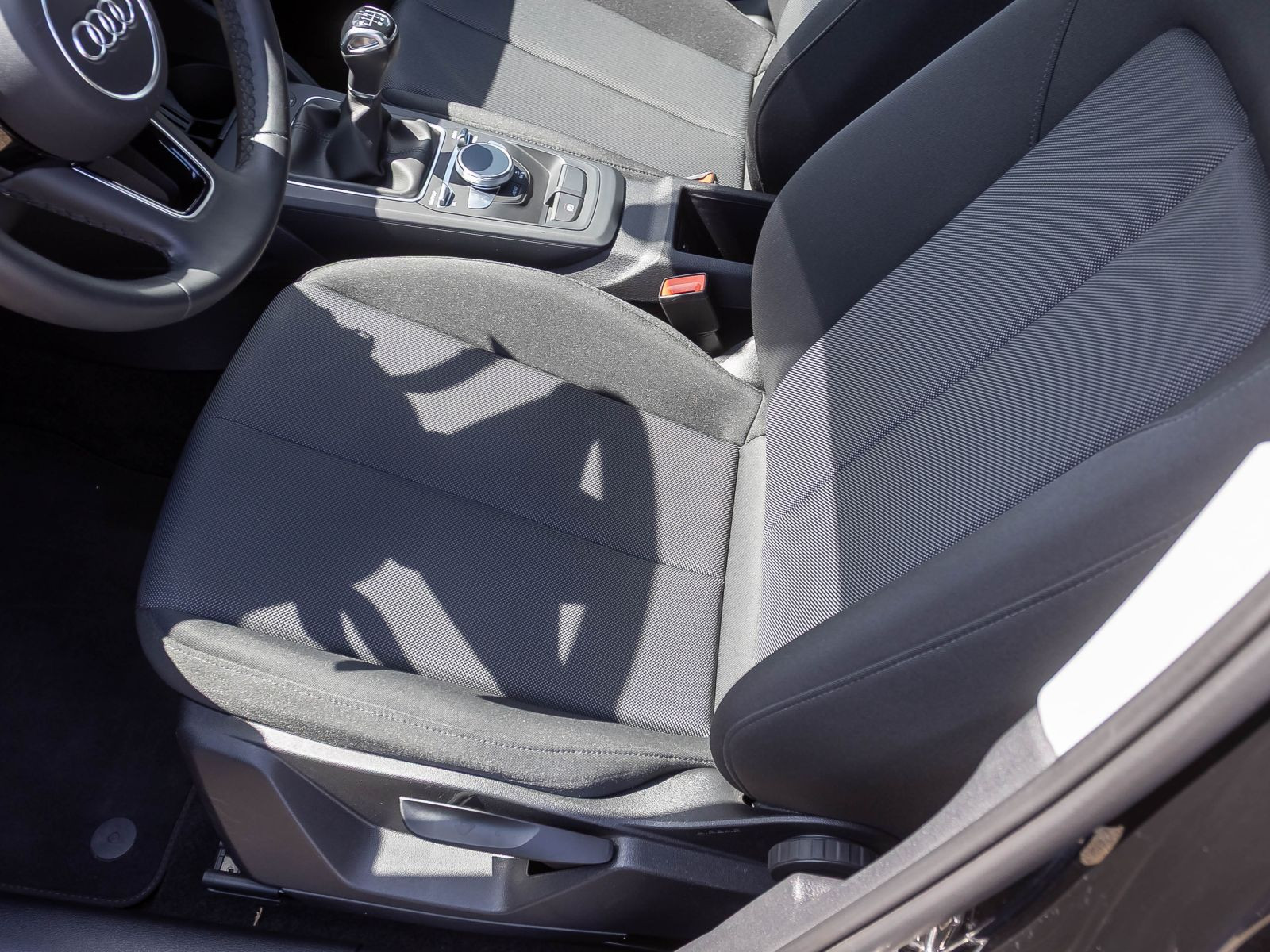 Audi Q2 30 TFSI LED Klima Sitzhzg CarPlay EPH DAB