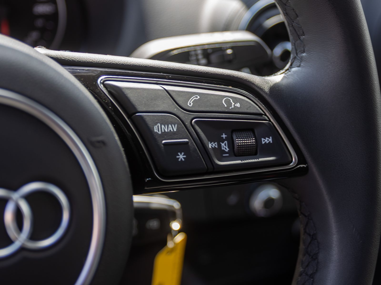 Audi Q2 30 TFSI LED Klima Sitzhzg CarPlay EPH DAB