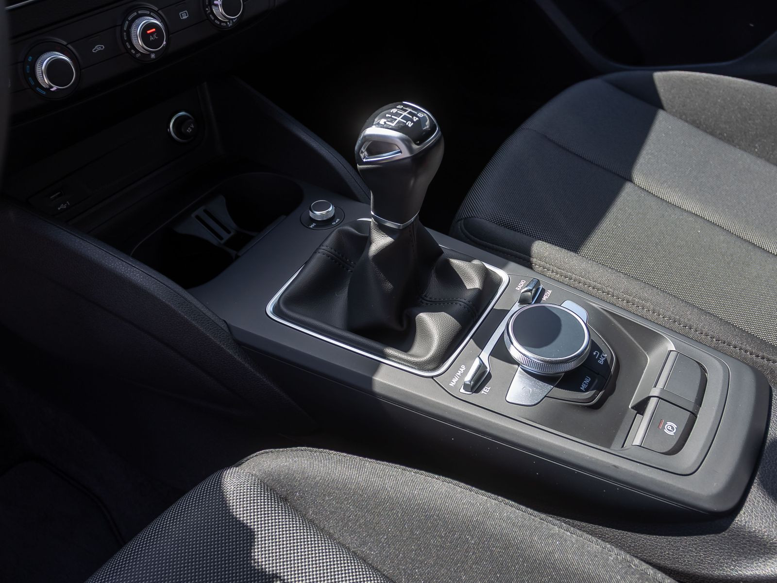 Audi Q2 30 TFSI LED Klima Sitzhzg CarPlay EPH DAB