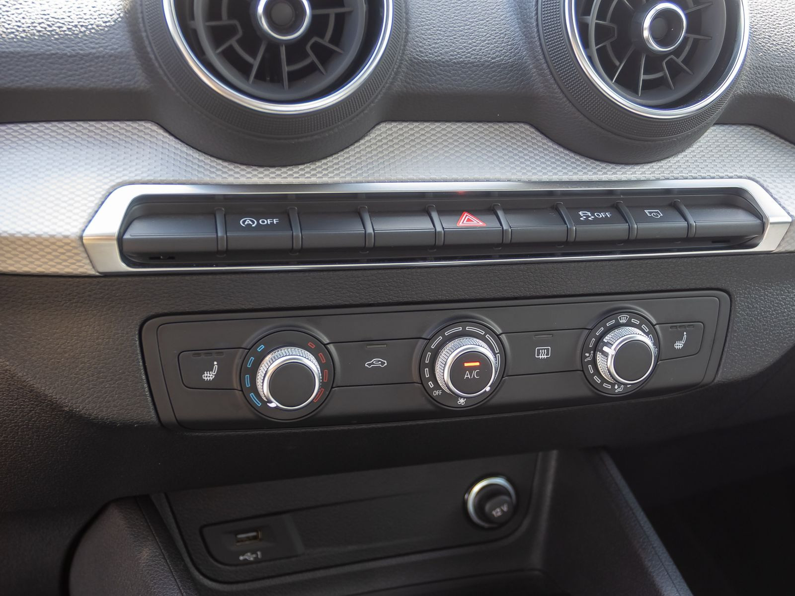Audi Q2 30 TFSI LED Klima Sitzhzg CarPlay EPH DAB