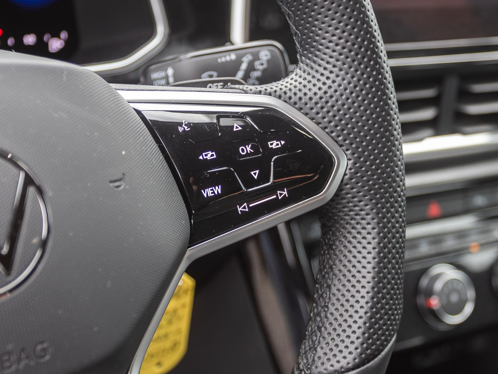 Volkswagen T-Roc R-Line 1.5TSI DSG LED ACC EPH CarPlay DAB