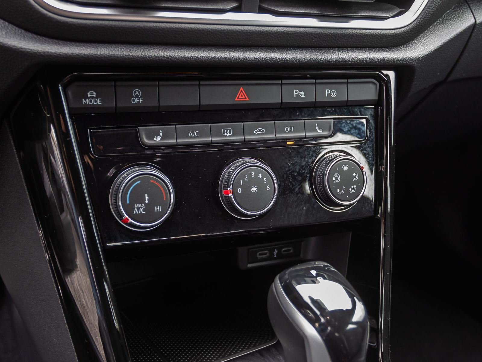 Volkswagen T-Roc R-Line 1.5TSI DSG LED ACC EPH CarPlay DAB
