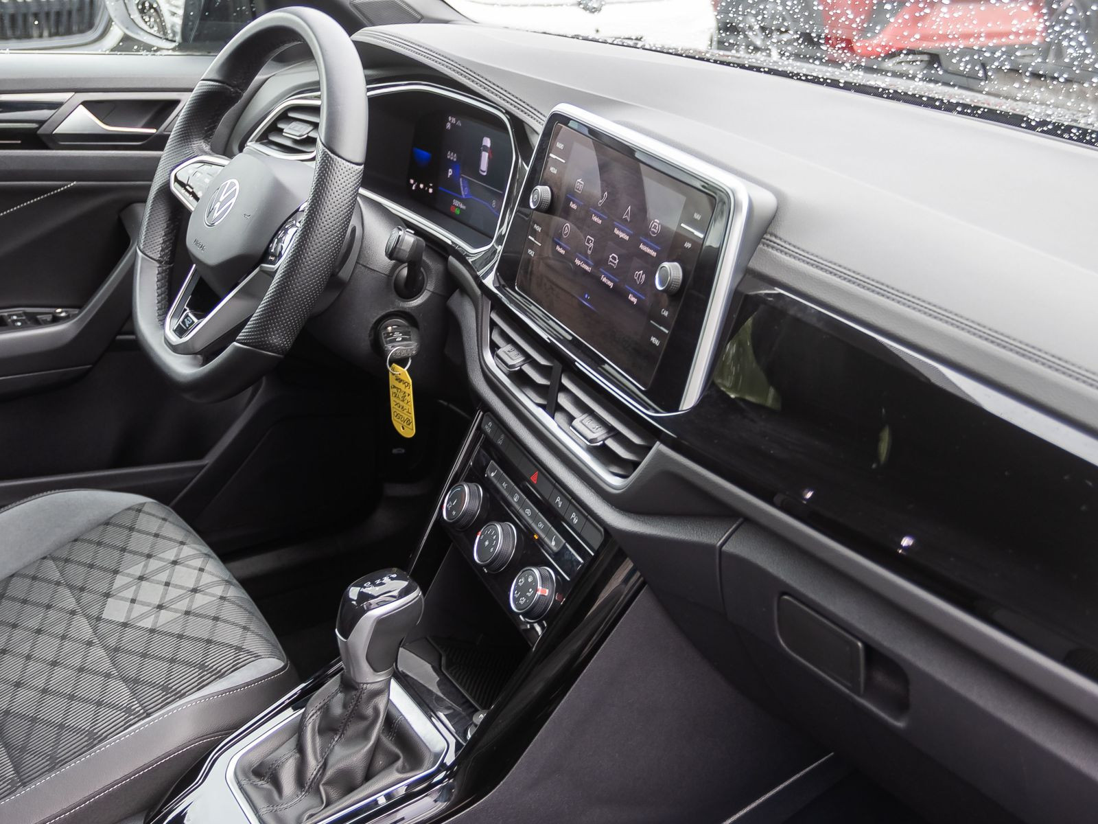 Volkswagen T-Roc R-Line 1.5TSI DSG LED ACC EPH CarPlay DAB