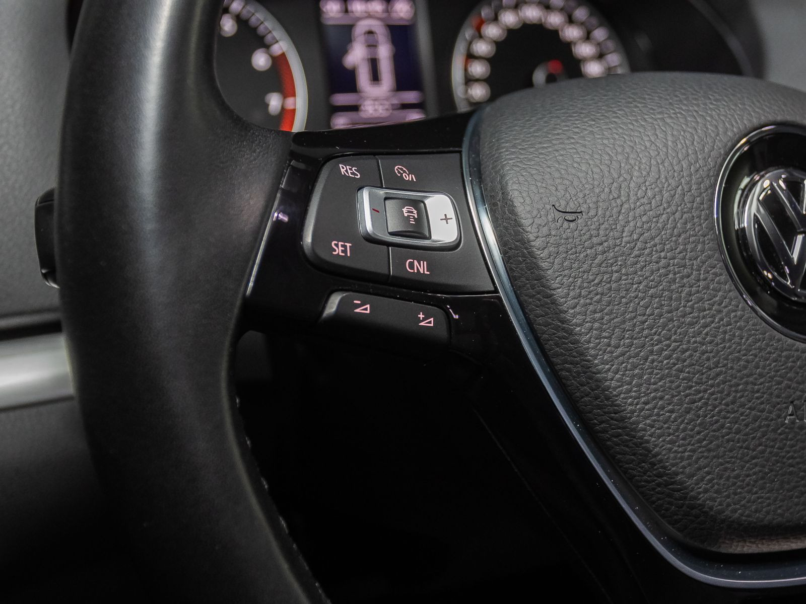 Volkswagen Sharan Comfortline 1.4TSI DSG Navi ACC EPH AHK