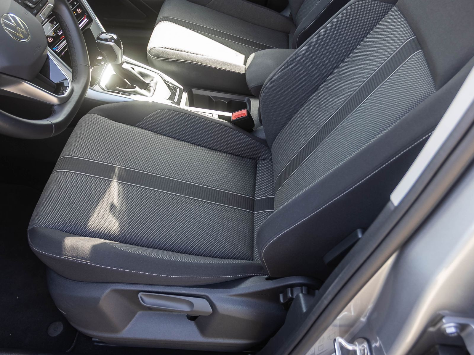 Volkswagen T-Roc 1.5 TSI DSG Life, AHK, Navi, LED, Rückfahrkamera, App-Connect