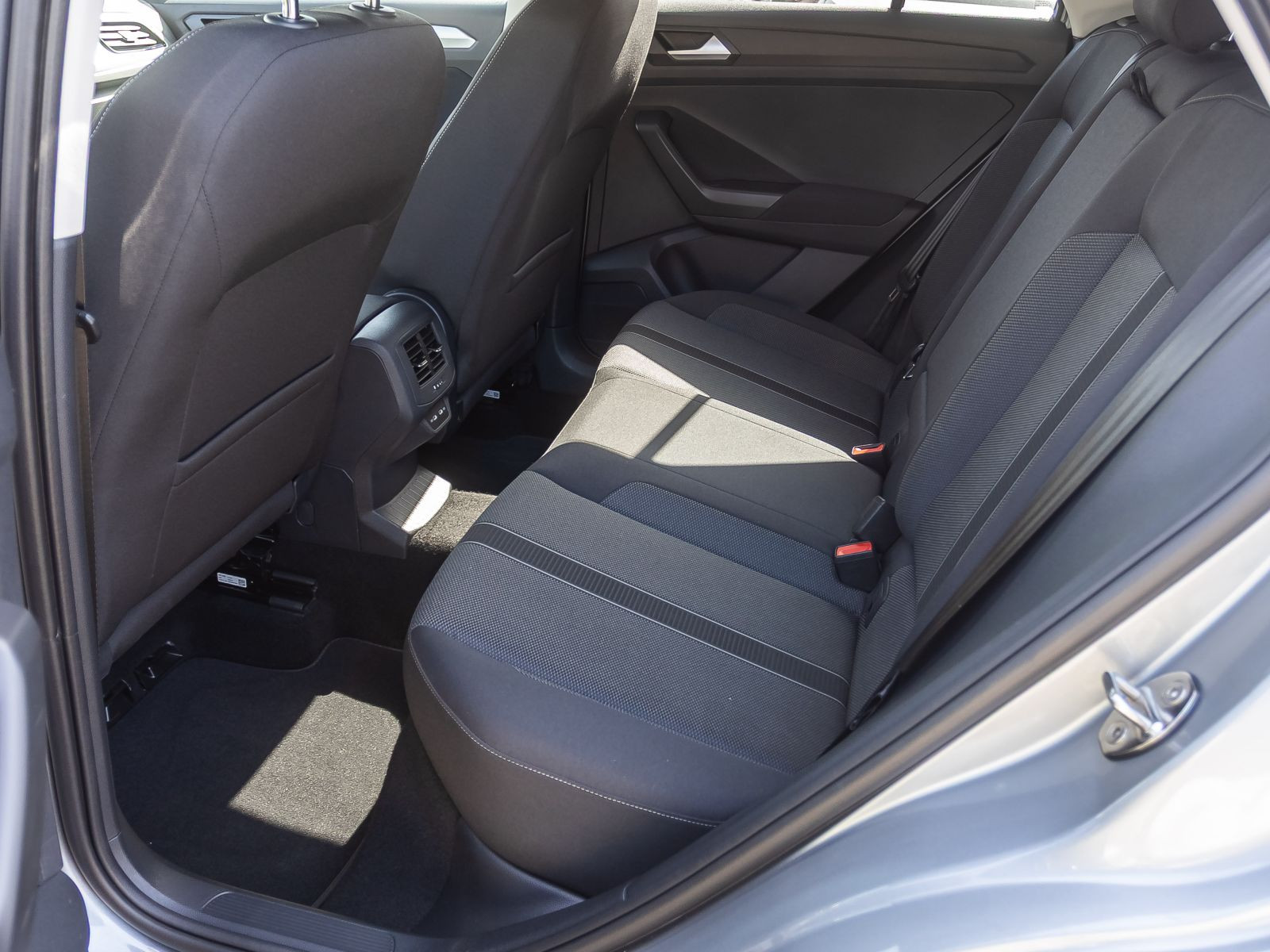 Volkswagen T-Roc 1.5 TSI DSG Life, AHK, Navi, LED, Rückfahrkamera, App-Connect