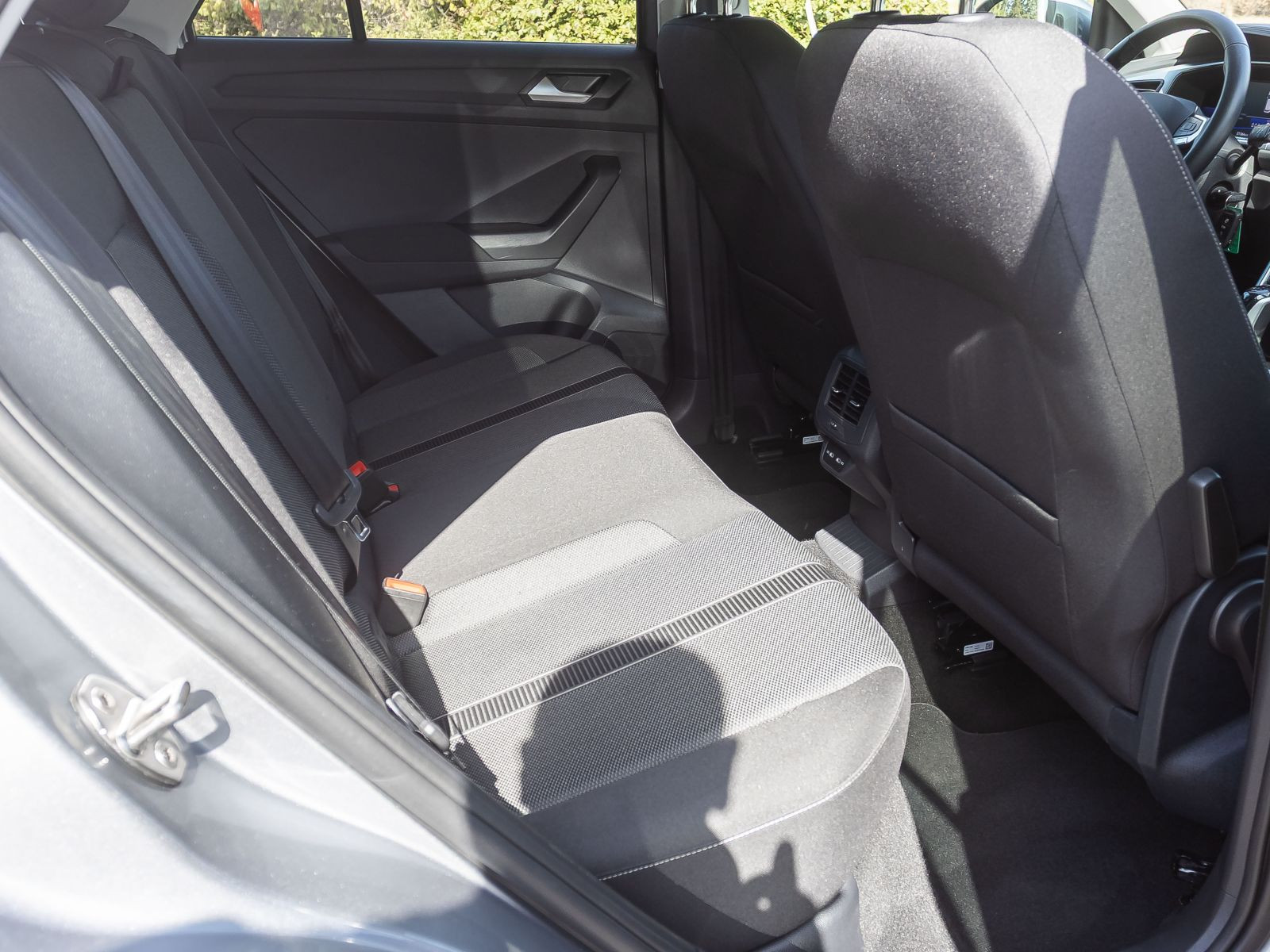 Volkswagen T-Roc 1.5 TSI DSG Life, AHK, Navi, LED, Rückfahrkamera, App-Connect
