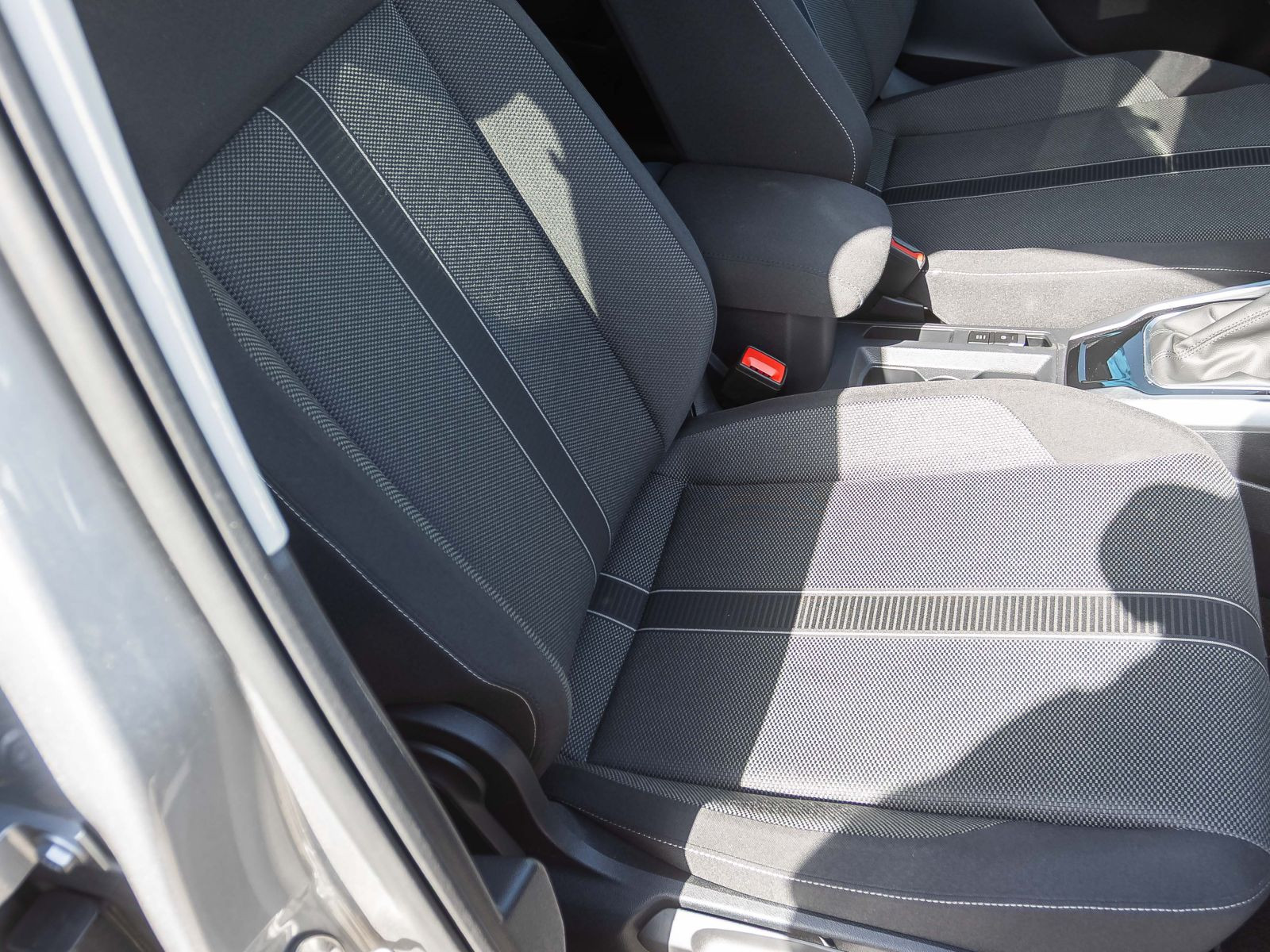 Volkswagen T-Roc 1.5 TSI DSG Life, AHK, Navi, LED, Rückfahrkamera, App-Connect