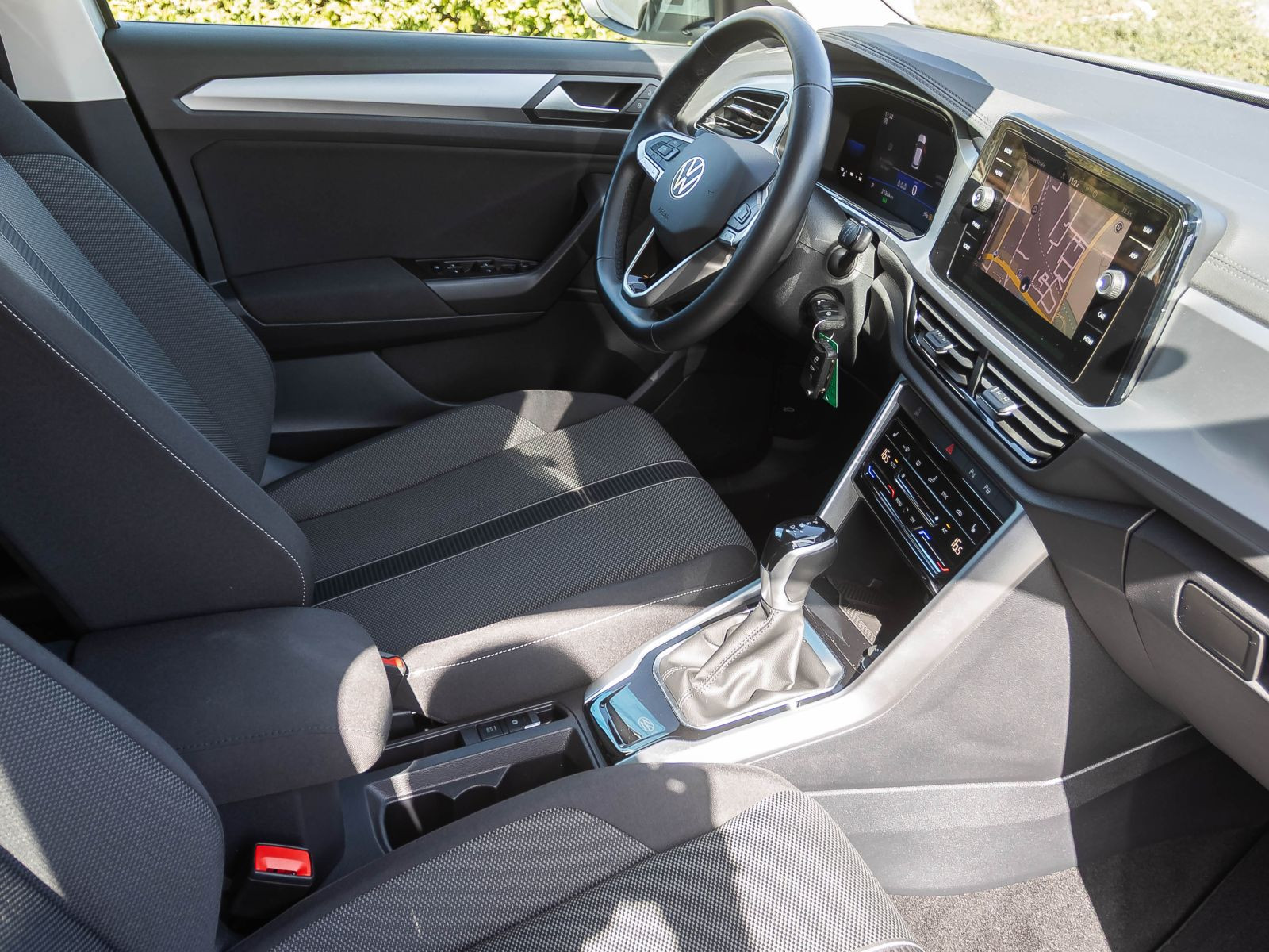 Volkswagen T-Roc 1.5 TSI DSG Life, AHK, Navi, LED, Rückfahrkamera, App-Connect