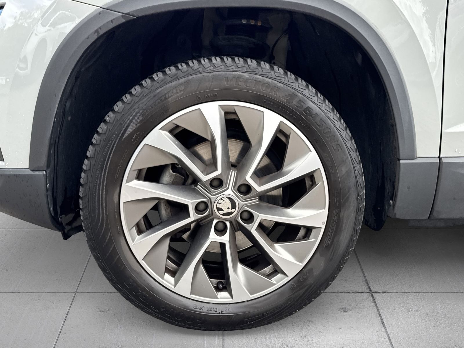 Skoda Karoq Tour 1.0TSI LED EPH GRA KESSY CarPlay