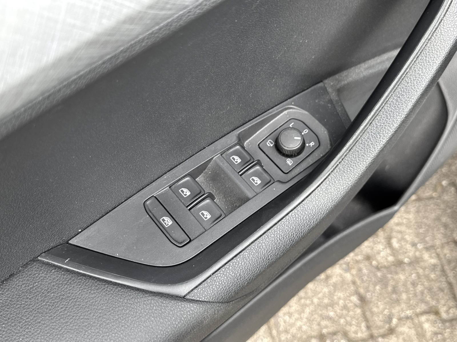 Skoda Karoq Tour 1.0TSI LED EPH GRA KESSY CarPlay