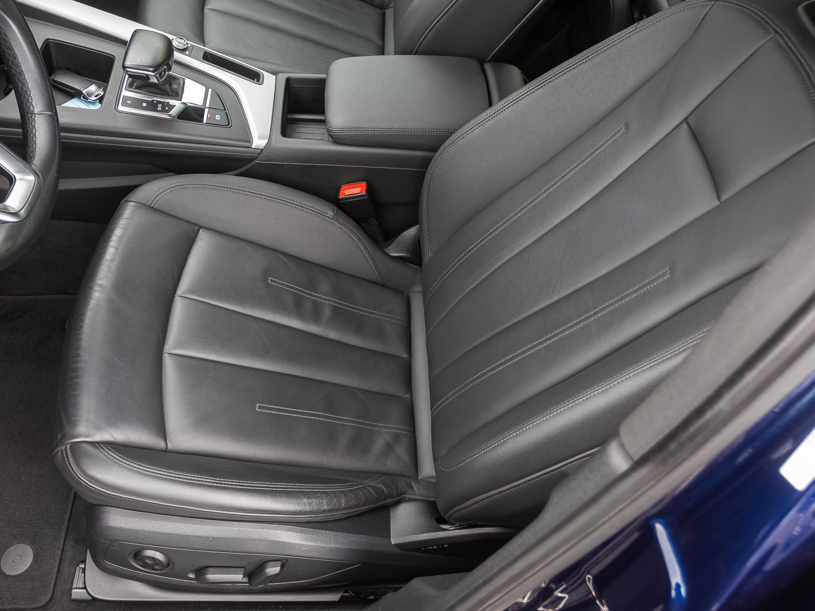 Audi A4 Avant Advanced 40TDI qu Stronic Navi LED ACC AHK