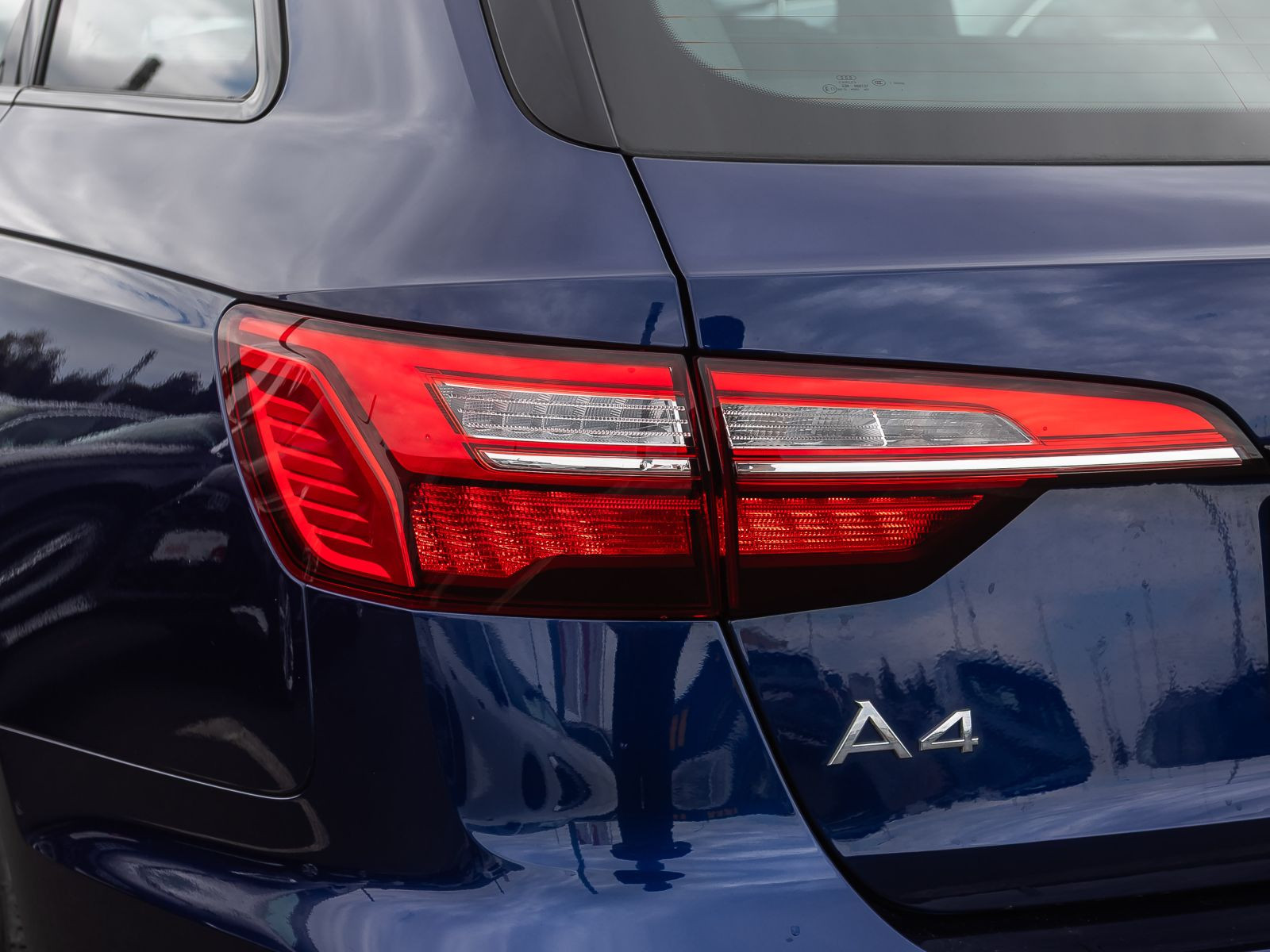 Audi A4 Avant Advanced 40TDI qu Stronic Navi LED ACC AHK