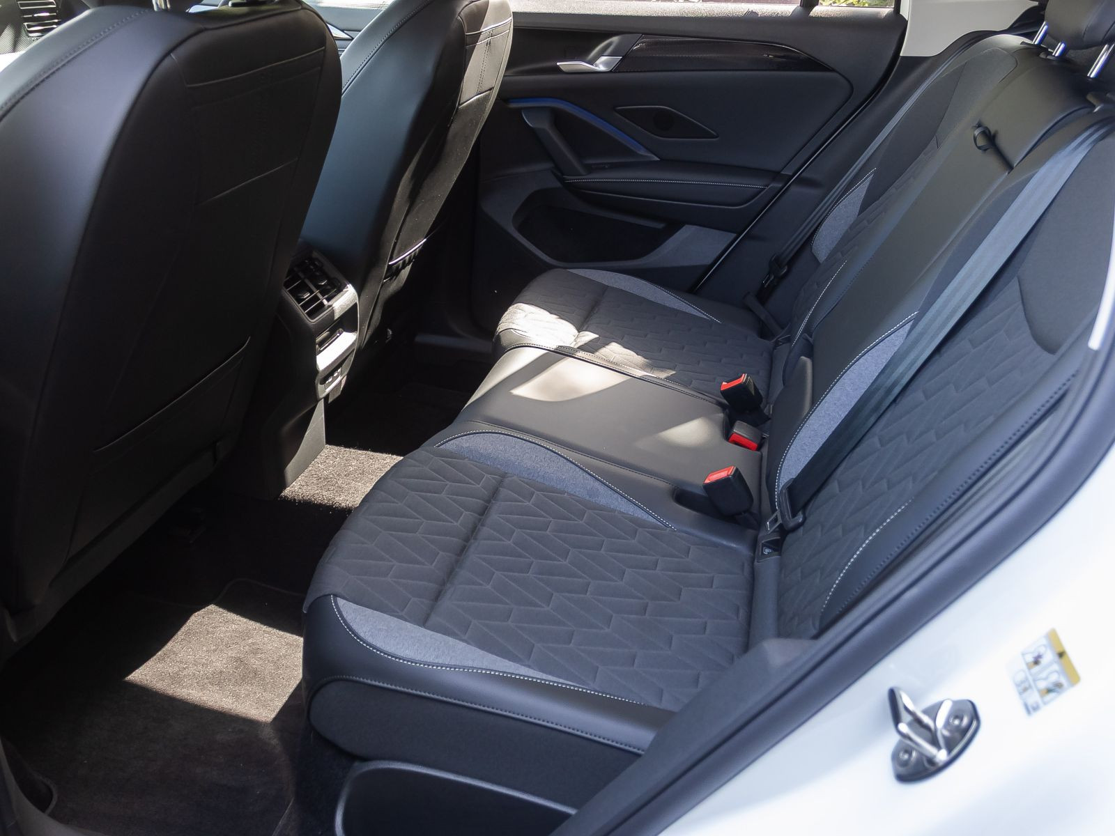 Volkswagen Tiguan 1.5 eTSI DSG Goal, Navi, LED, Area View inkl. Rückfahrkamera, App-Connect
