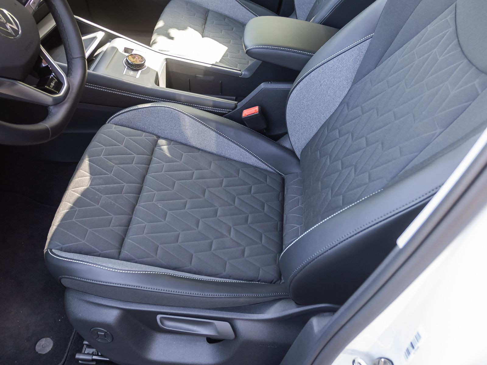 Volkswagen Tiguan 1.5 eTSI DSG Goal, Navi, LED, Area View inkl. Rückfahrkamera, App-Connect