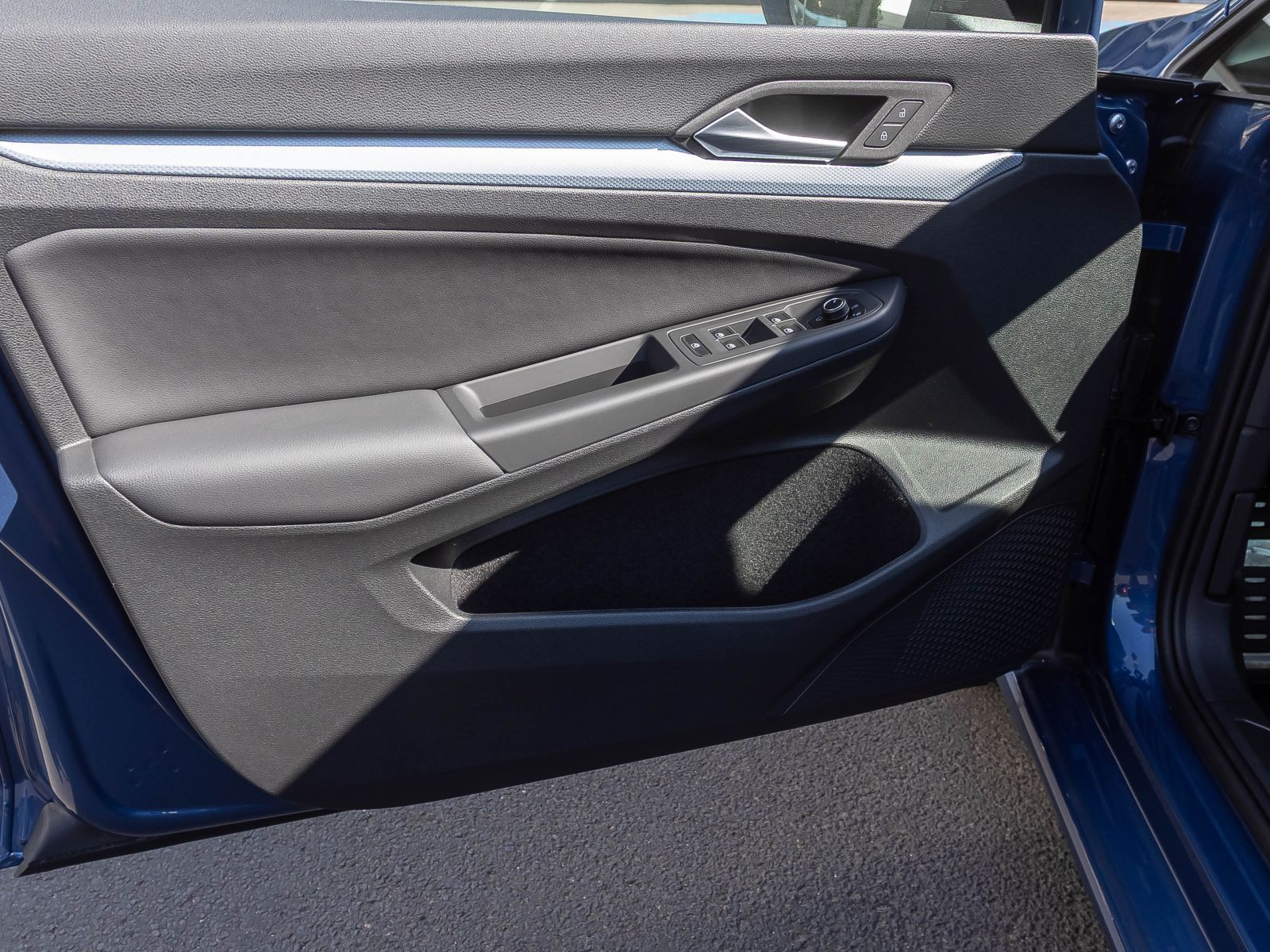 Volkswagen Golf VIII Variant 1.5 eTSI DSG Goal, AHK, Navi, LED, Area View inkl. Rückfahrkamera