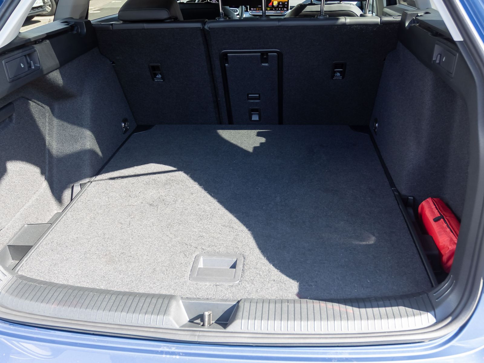 Volkswagen Golf VIII Variant 1.5 eTSI DSG Goal, AHK, Navi, LED, Area View inkl. Rückfahrkamera