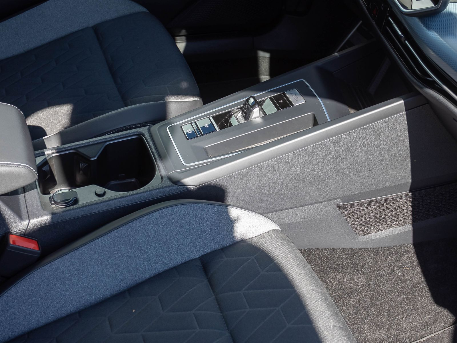 Volkswagen Golf VIII Variant 1.5 eTSI DSG Goal, AHK, Navi, LED, Area View inkl. Rückfahrkamera
