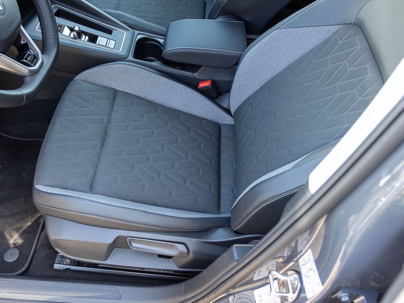 Volkswagen Golf VIII 1.5 eTSI DSG Goal, AHK, Navi, LED-Matrix, App-Connect