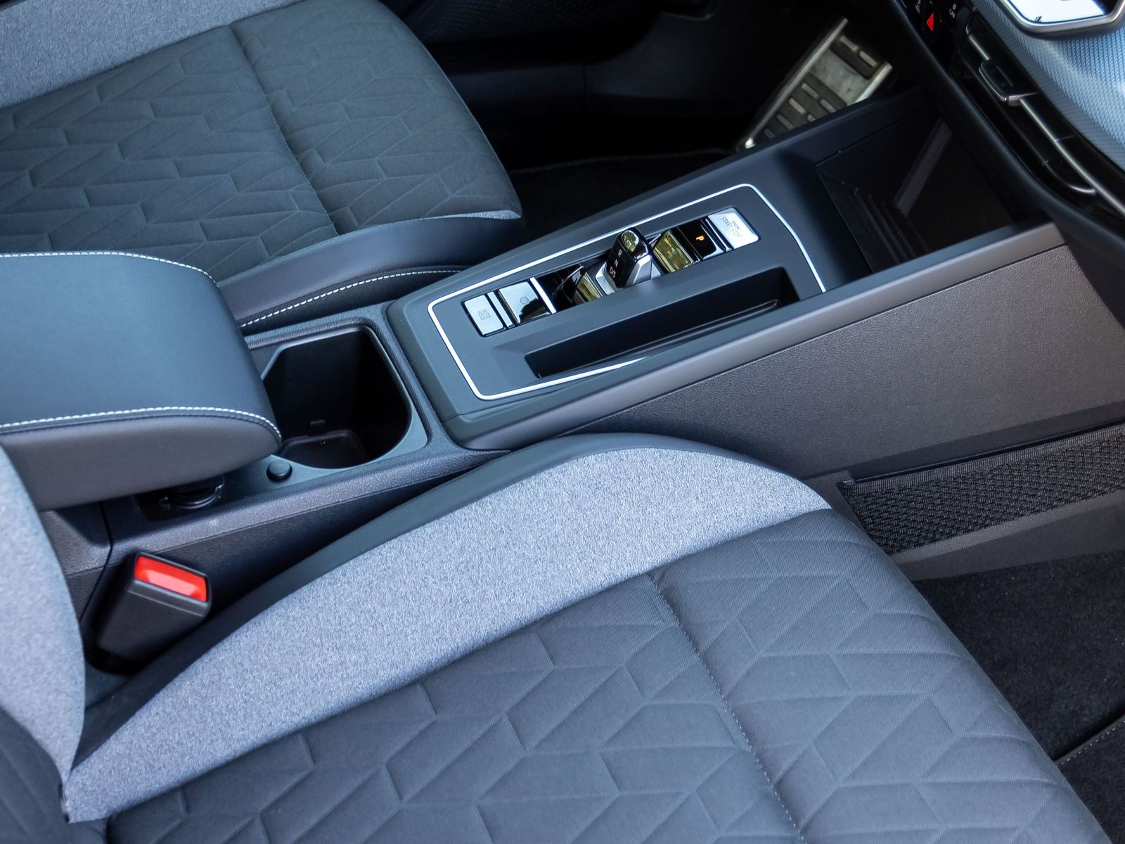 Volkswagen Golf VIII 1.5 eTSI DSG Goal, AHK, Navi, LED-Matrix, App-Connect