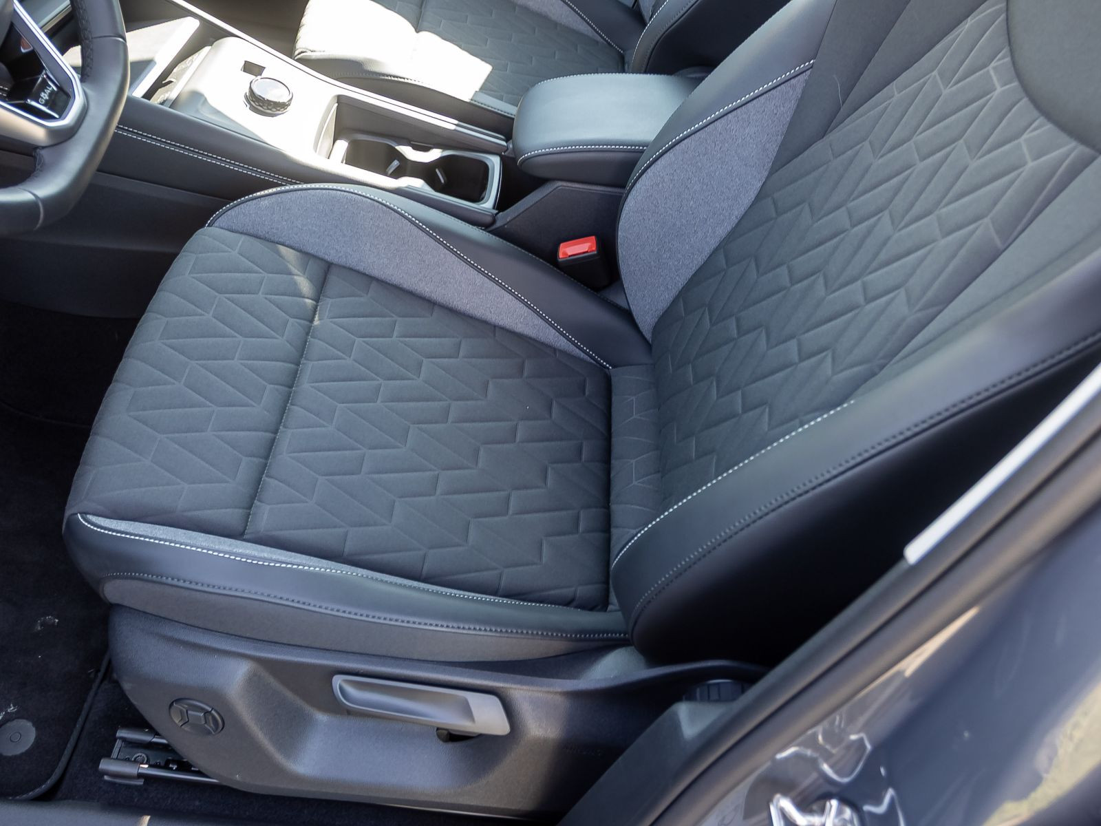 Volkswagen Tiguan 1.5 eTSI DSG Goal, Navi, LED, Area View inkl. Rückfahrkamera, App-Connect