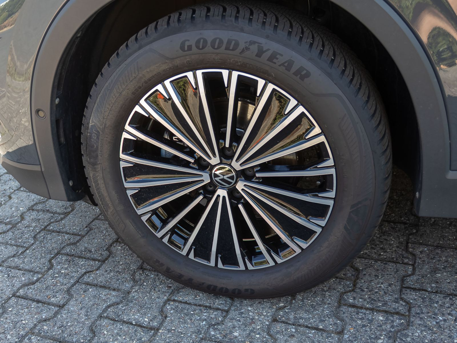 Volkswagen Tiguan 1.5 eTSI DSG Goal, Navi, LED, Area View inkl. Rückfahrkamera, App-Connect